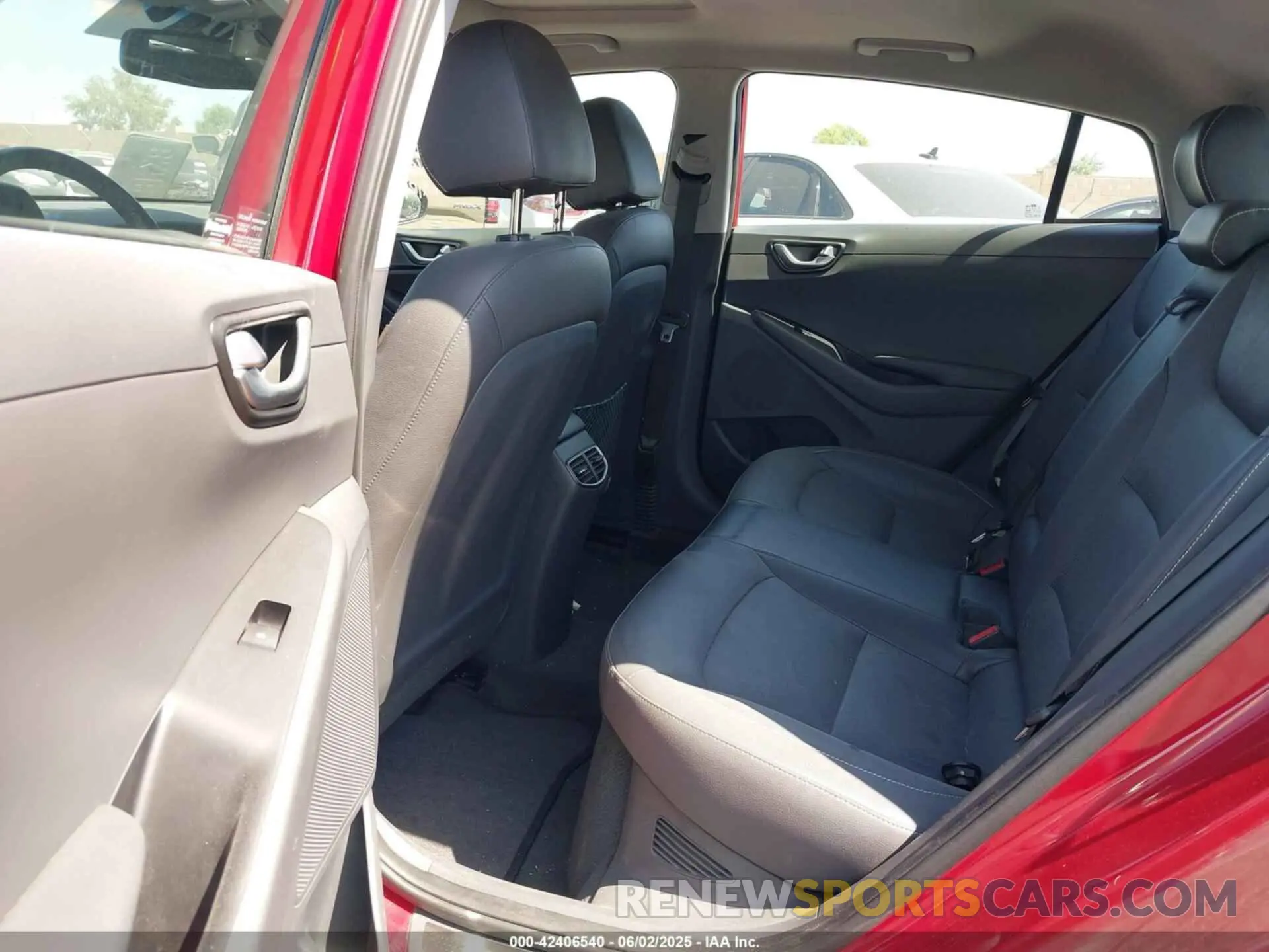 8 Photograph of a damaged car KMHC05LC8KU124248 HYUNDAI IONIQ HYBRID 2019