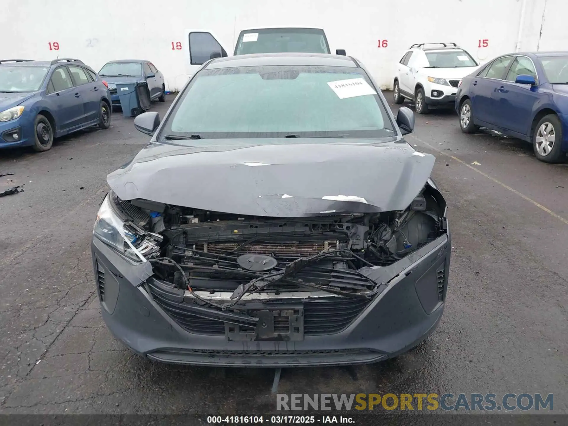 13 Photograph of a damaged car KMHC65LC0KU166010 HYUNDAI IONIQ HYBRID 2019