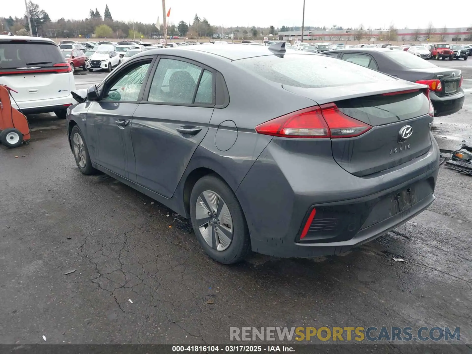 3 Photograph of a damaged car KMHC65LC0KU166010 HYUNDAI IONIQ HYBRID 2019