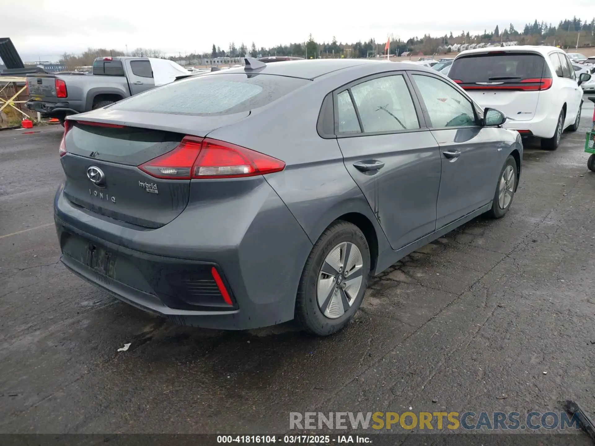 4 Photograph of a damaged car KMHC65LC0KU166010 HYUNDAI IONIQ HYBRID 2019