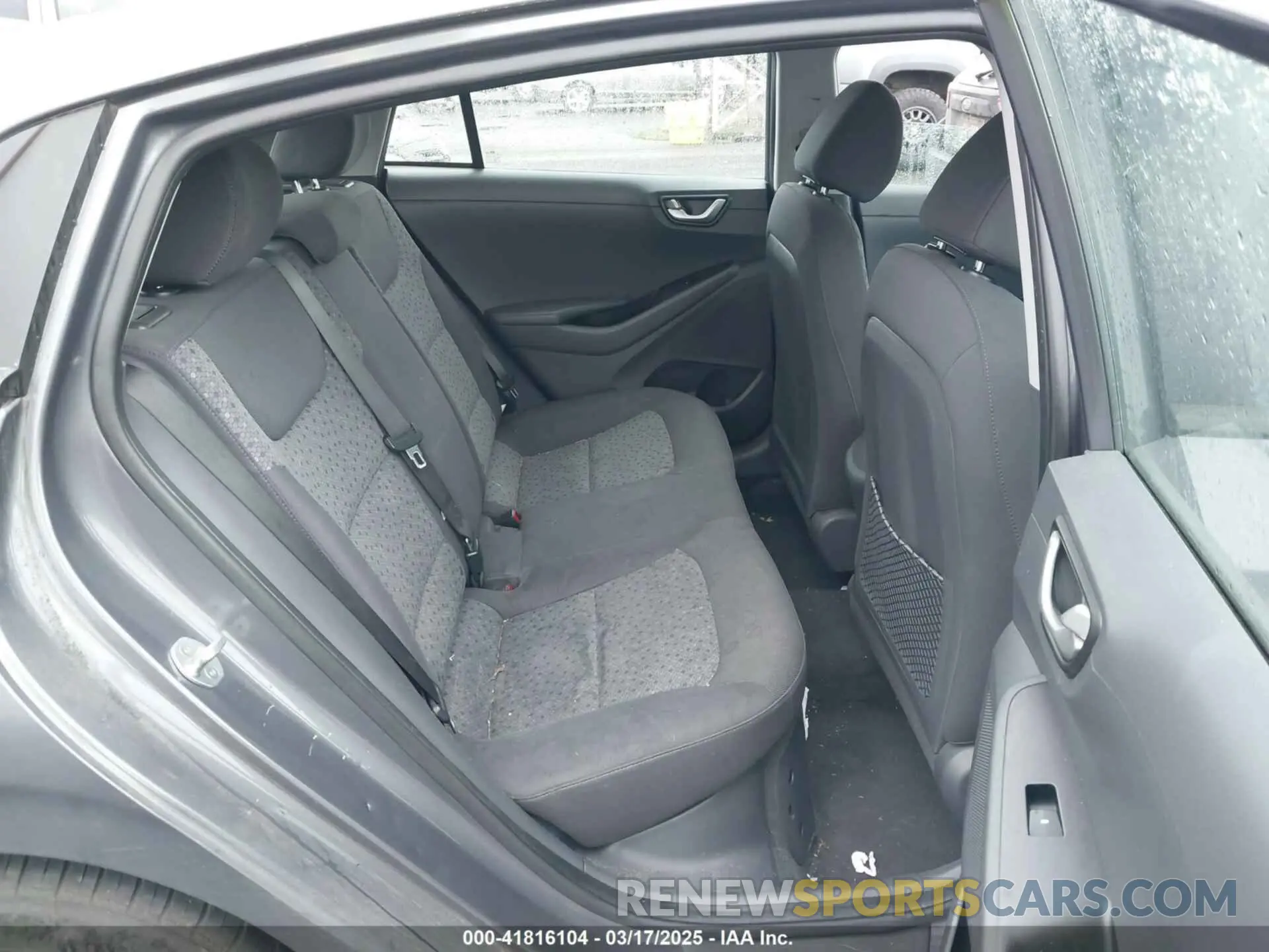 8 Photograph of a damaged car KMHC65LC0KU166010 HYUNDAI IONIQ HYBRID 2019