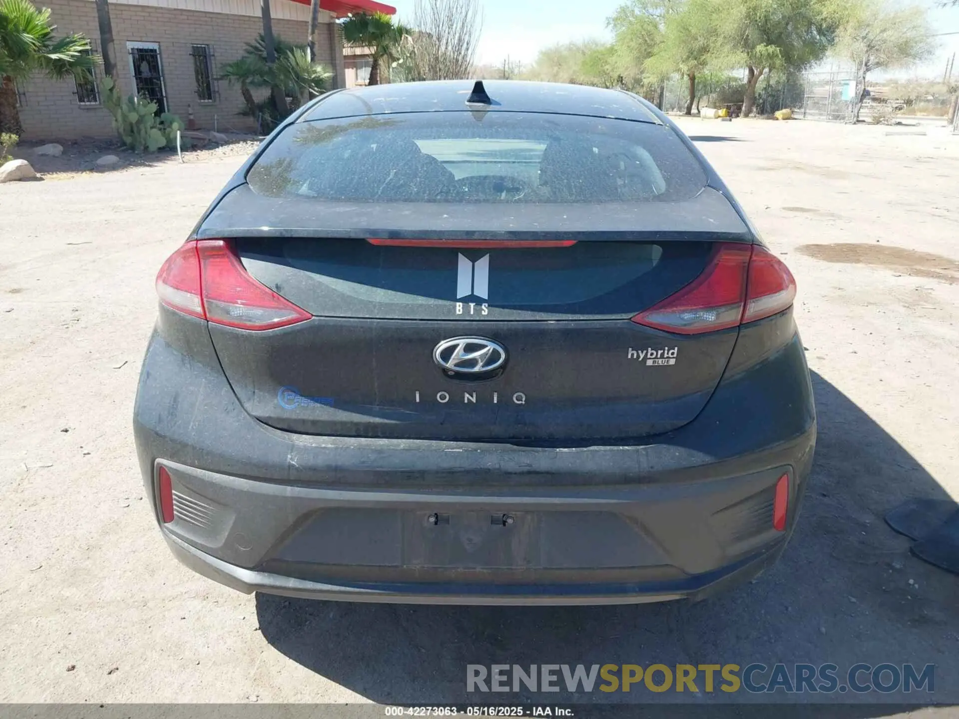 16 Photograph of a damaged car KMHC65LC0KU175841 HYUNDAI IONIQ HYBRID 2019