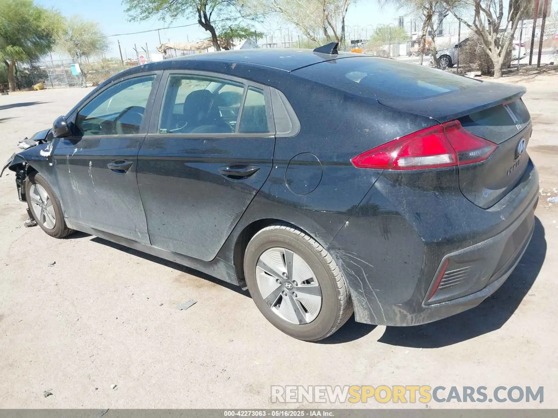 3 Photograph of a damaged car KMHC65LC0KU175841 HYUNDAI IONIQ HYBRID 2019