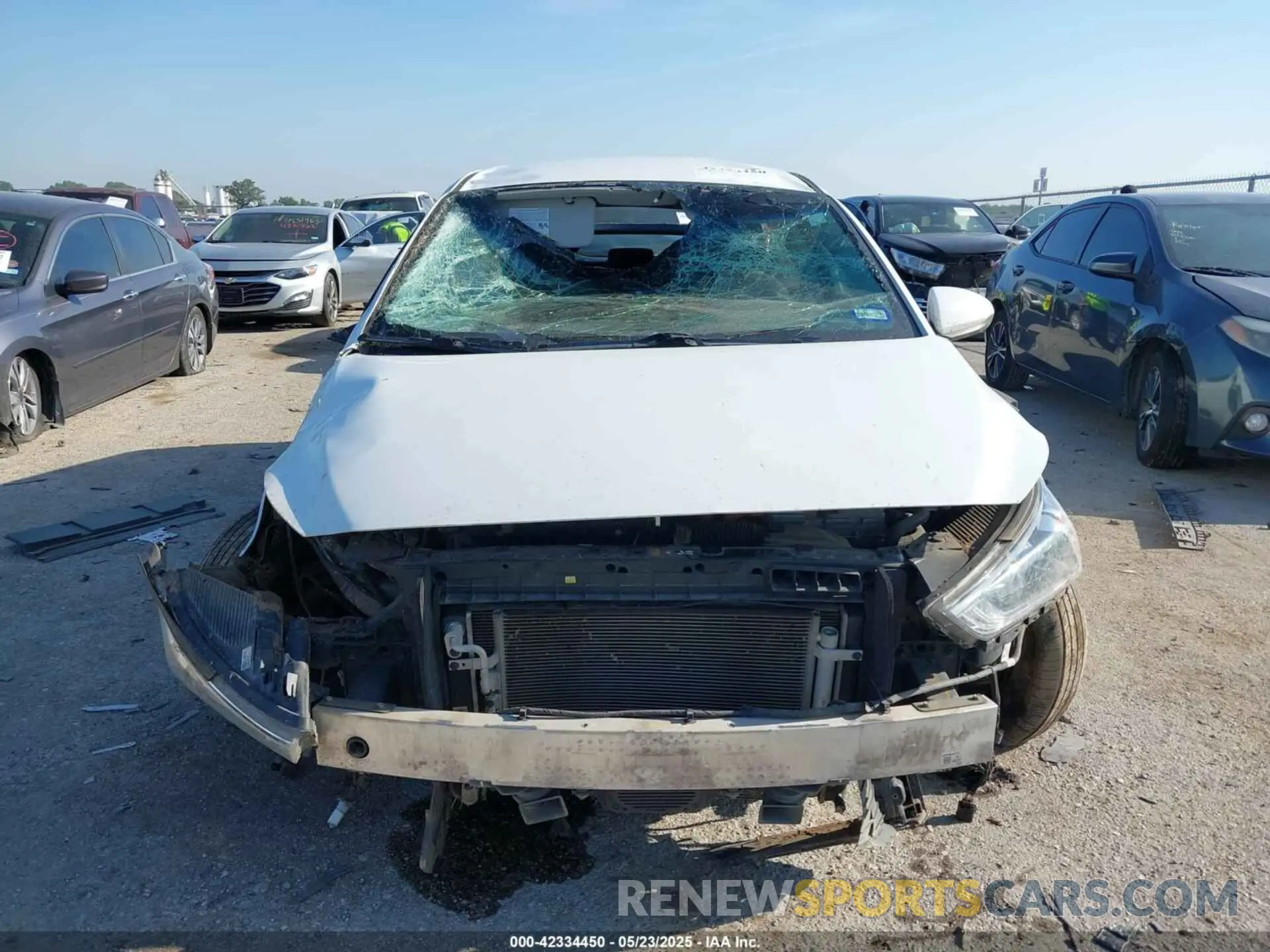 12 Photograph of a damaged car KMHC65LC1KU173483 HYUNDAI IONIQ HYBRID 2019