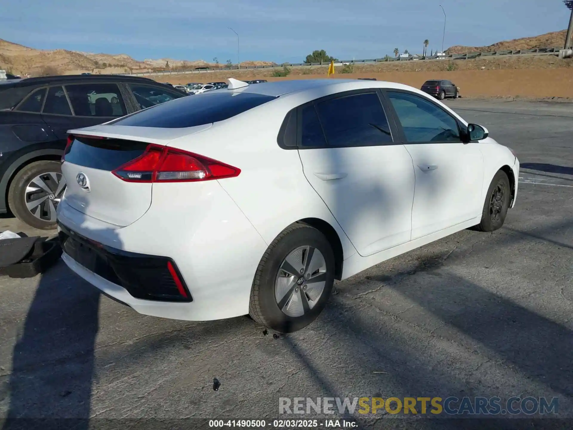 4 Photograph of a damaged car KMHC65LC1KU174438 HYUNDAI IONIQ HYBRID 2019