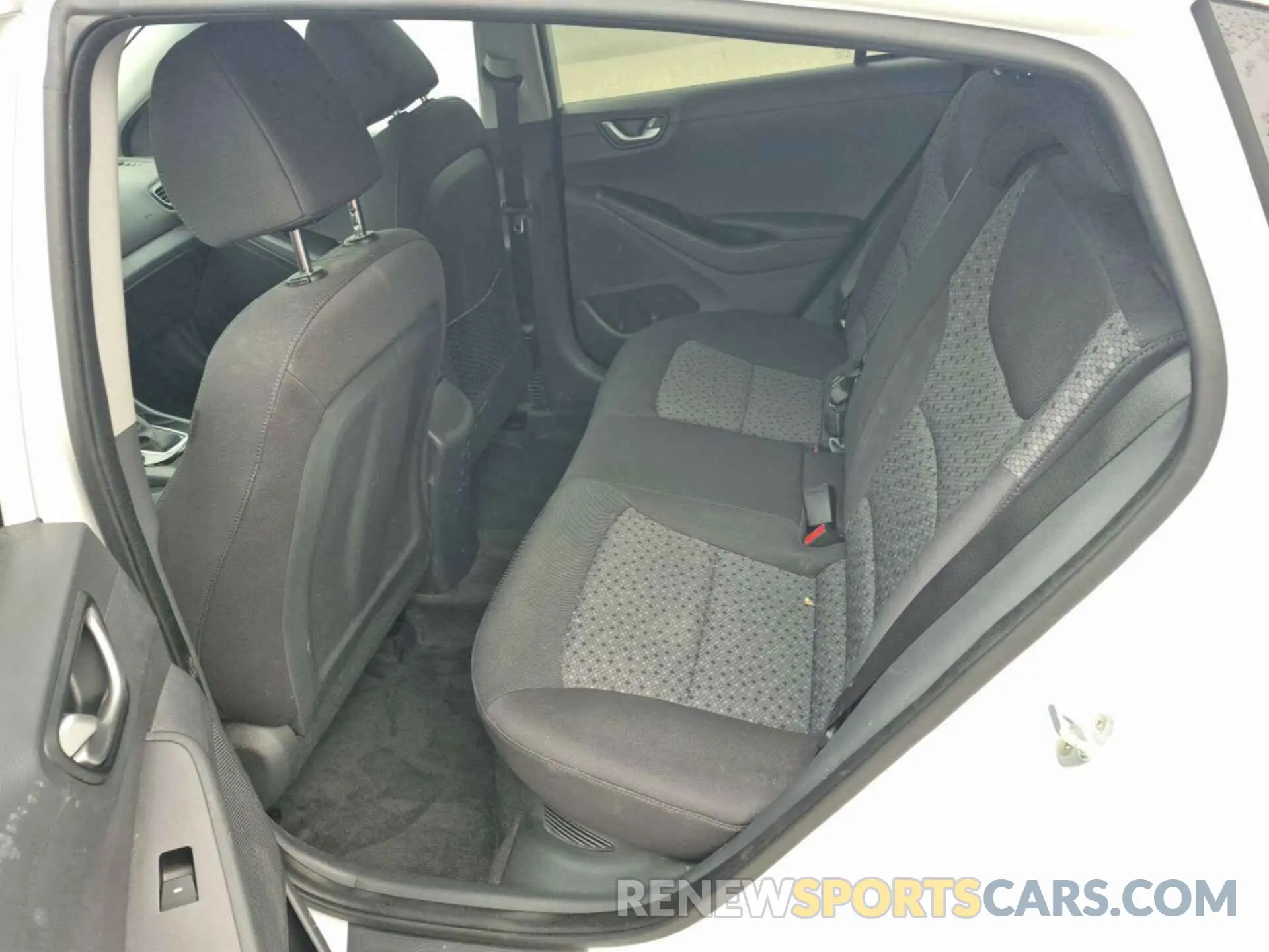 5 Photograph of a damaged car KMHC65LC3KU120543 HYUNDAI IONIQ HYBRID 2019