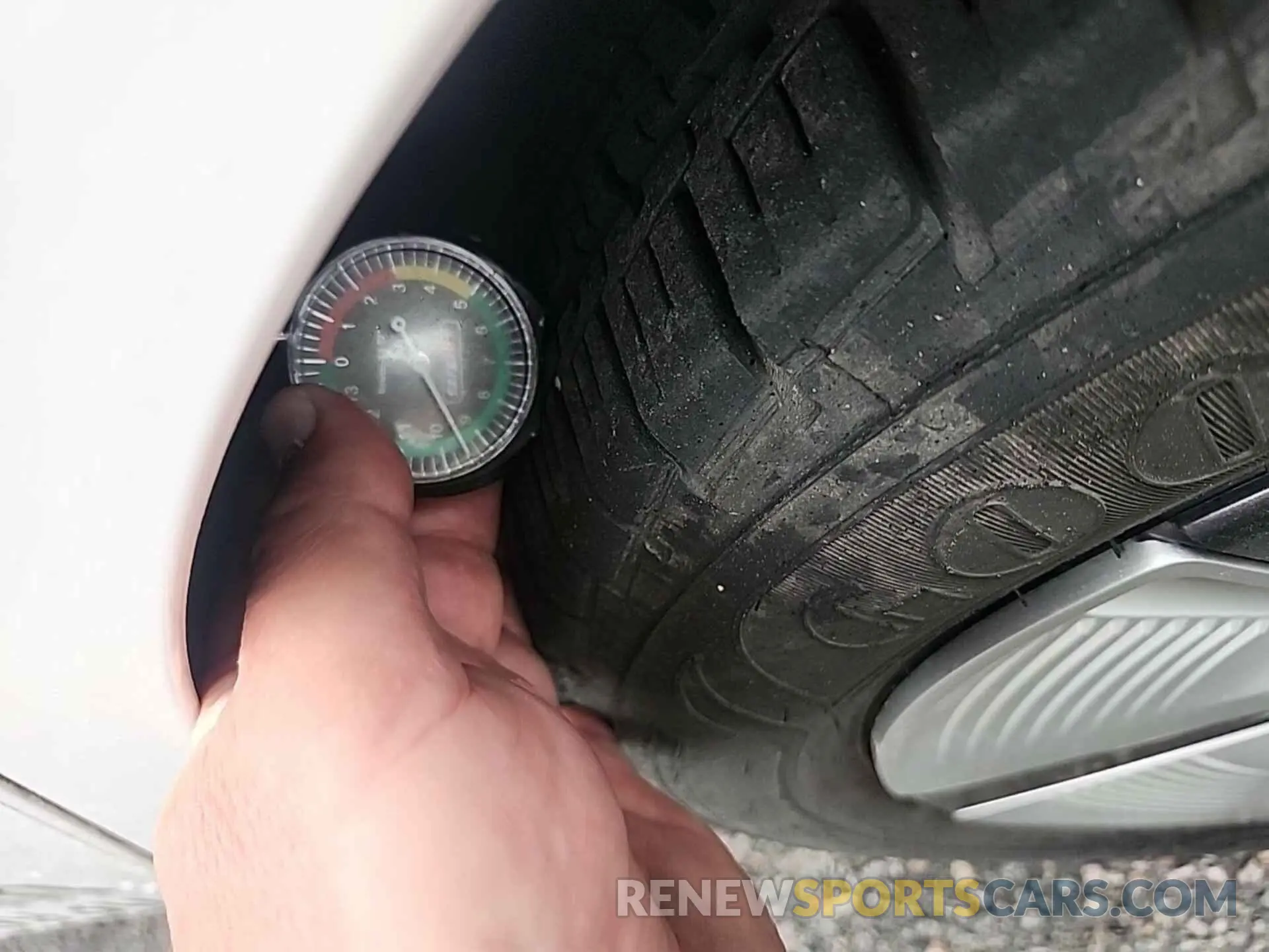 8 Photograph of a damaged car KMHC65LC3KU120543 HYUNDAI IONIQ HYBRID 2019