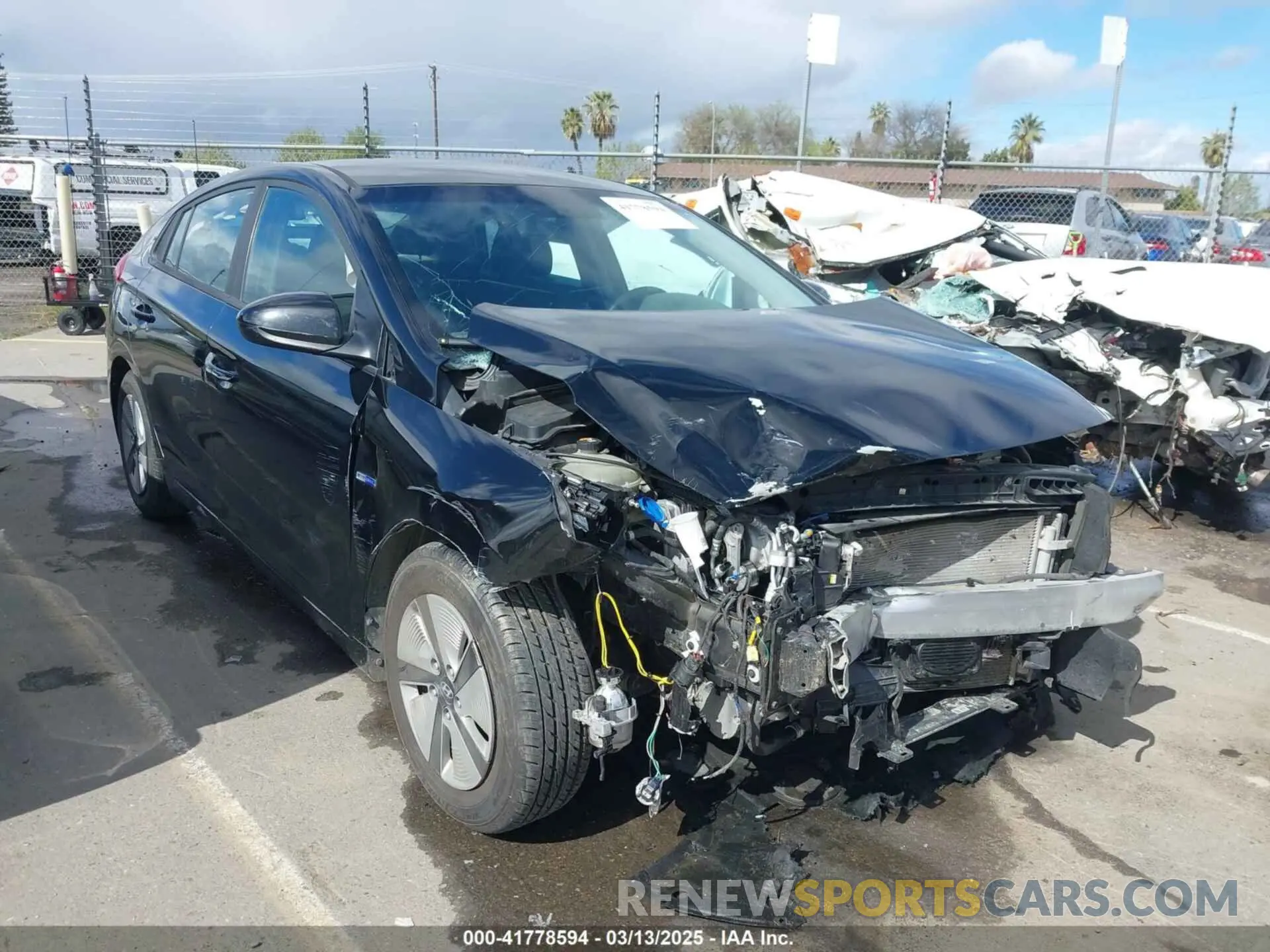 1 Photograph of a damaged car KMHC65LC3KU175915 HYUNDAI IONIQ HYBRID 2019