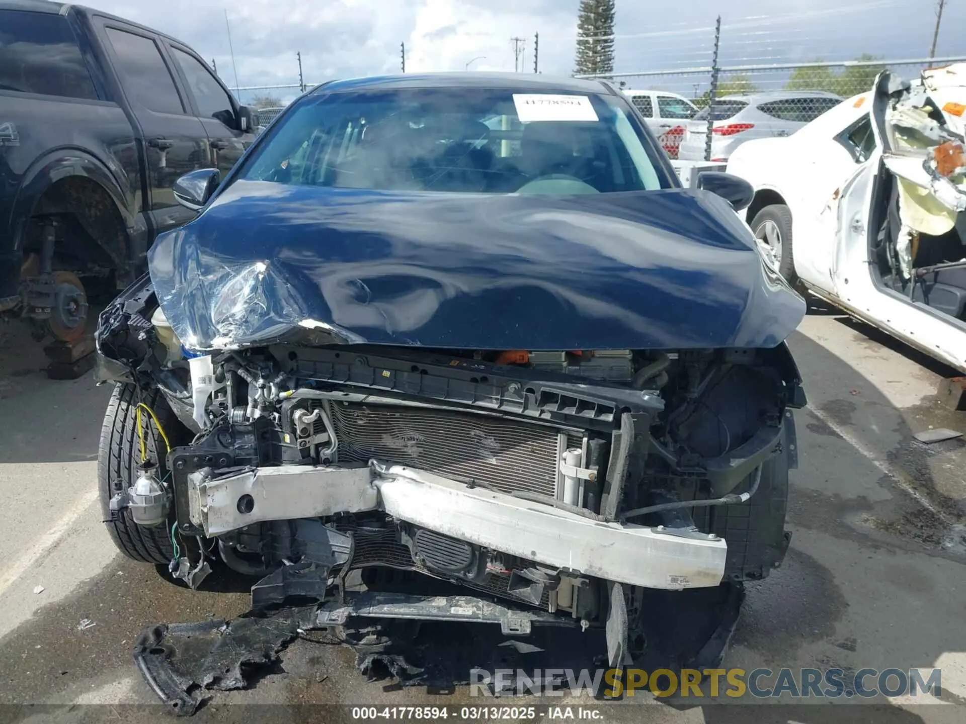 13 Photograph of a damaged car KMHC65LC3KU175915 HYUNDAI IONIQ HYBRID 2019