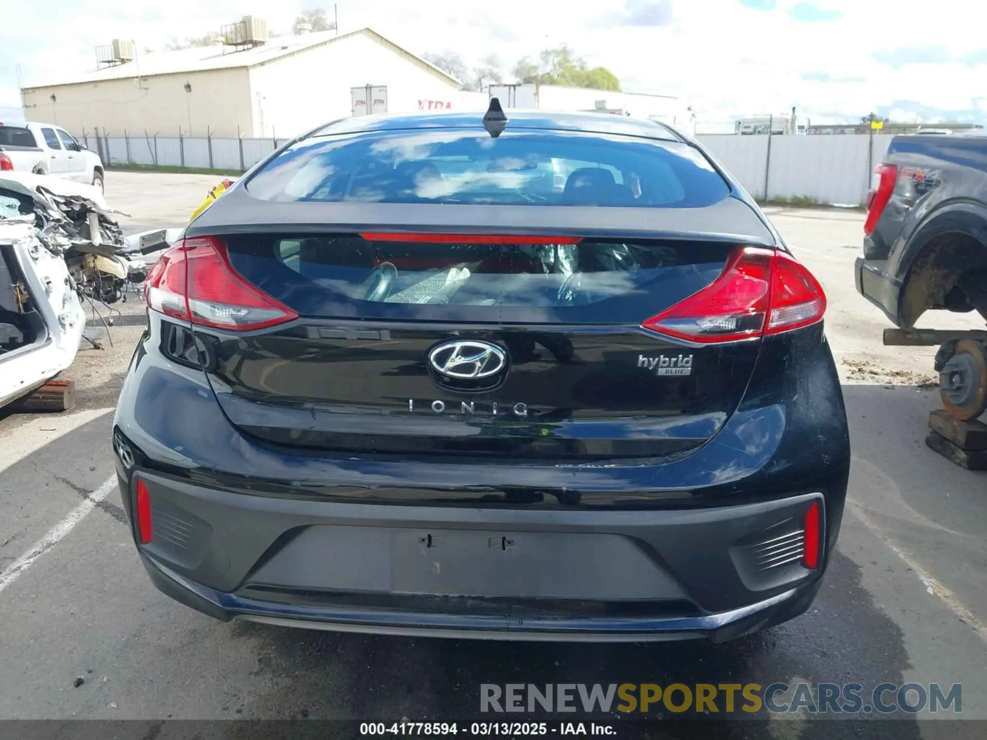 17 Photograph of a damaged car KMHC65LC3KU175915 HYUNDAI IONIQ HYBRID 2019