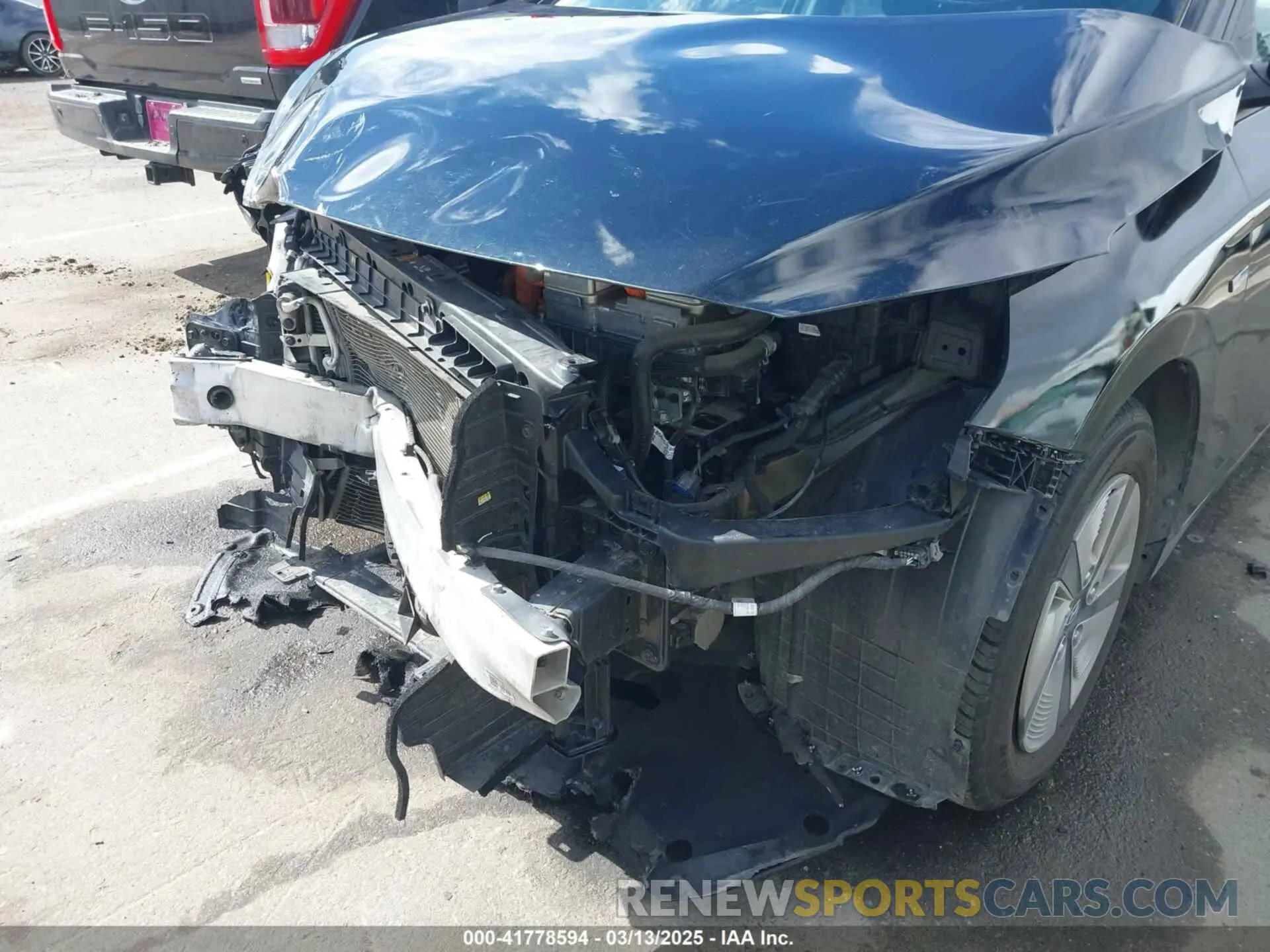 18 Photograph of a damaged car KMHC65LC3KU175915 HYUNDAI IONIQ HYBRID 2019