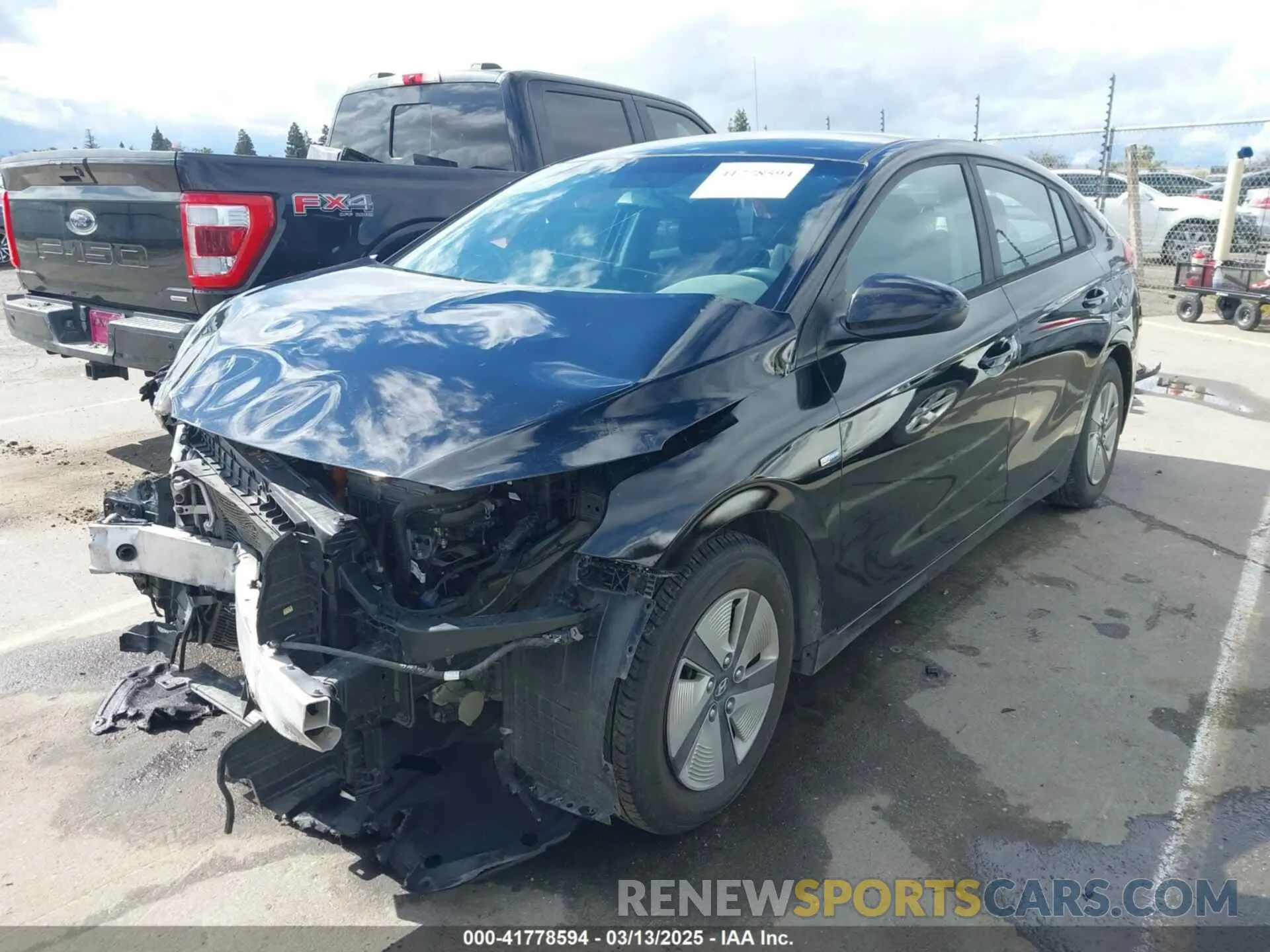 2 Photograph of a damaged car KMHC65LC3KU175915 HYUNDAI IONIQ HYBRID 2019