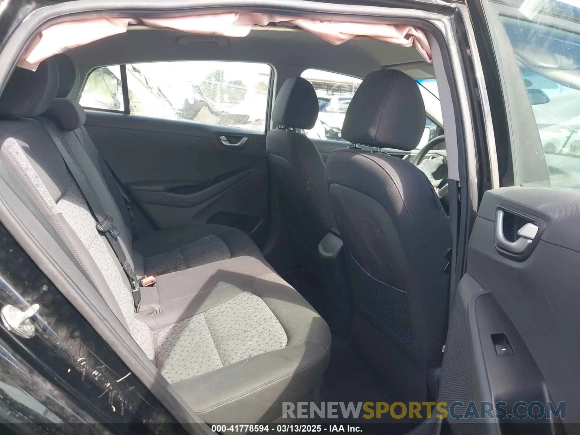 8 Photograph of a damaged car KMHC65LC3KU175915 HYUNDAI IONIQ HYBRID 2019