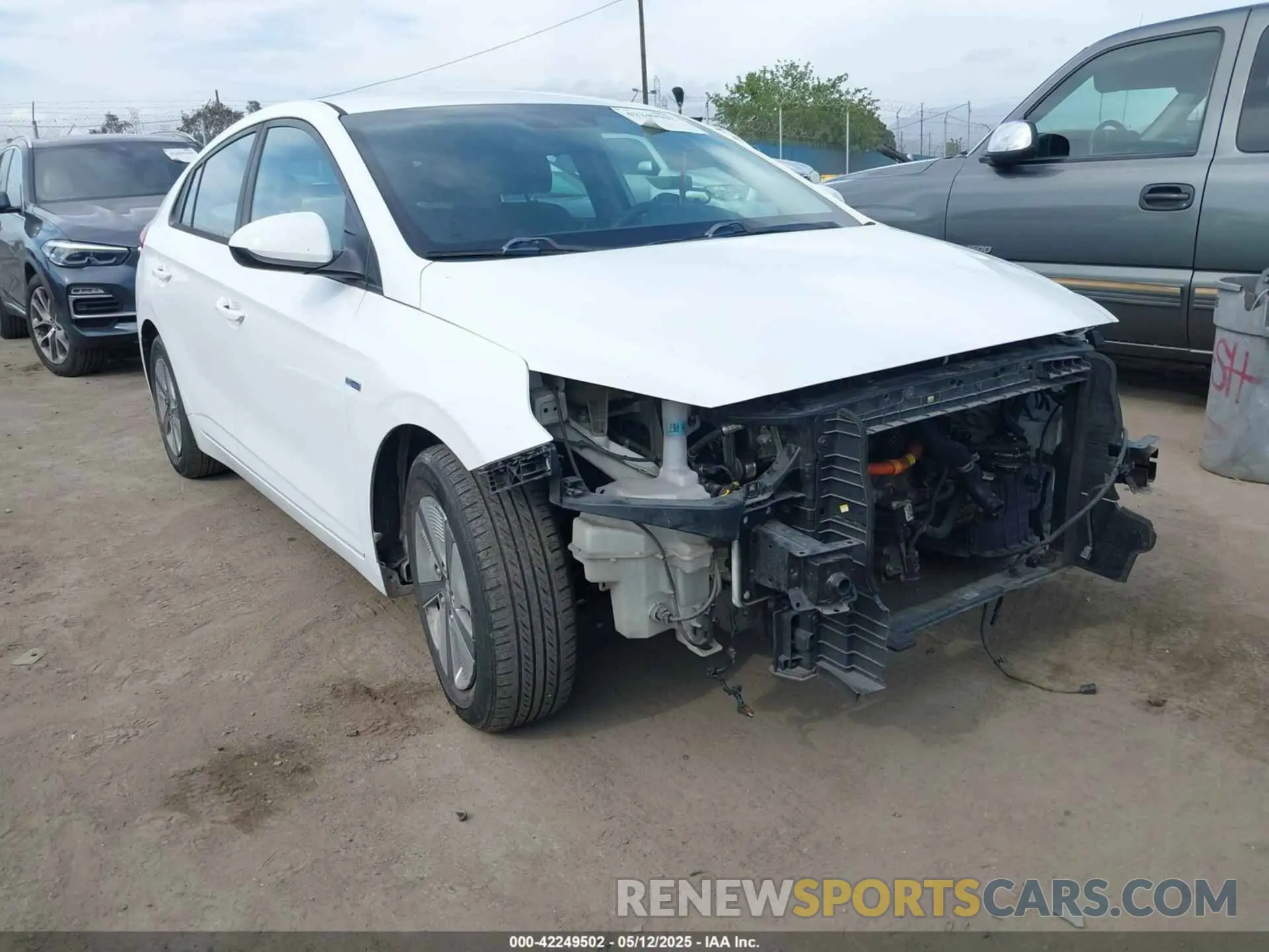 1 Photograph of a damaged car KMHC65LC3KU179902 HYUNDAI IONIQ HYBRID 2019