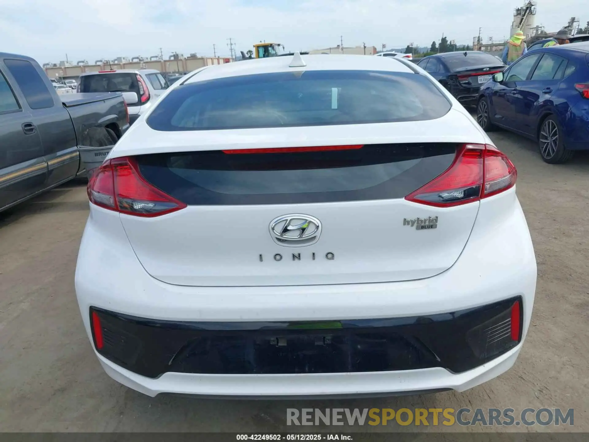 17 Photograph of a damaged car KMHC65LC3KU179902 HYUNDAI IONIQ HYBRID 2019