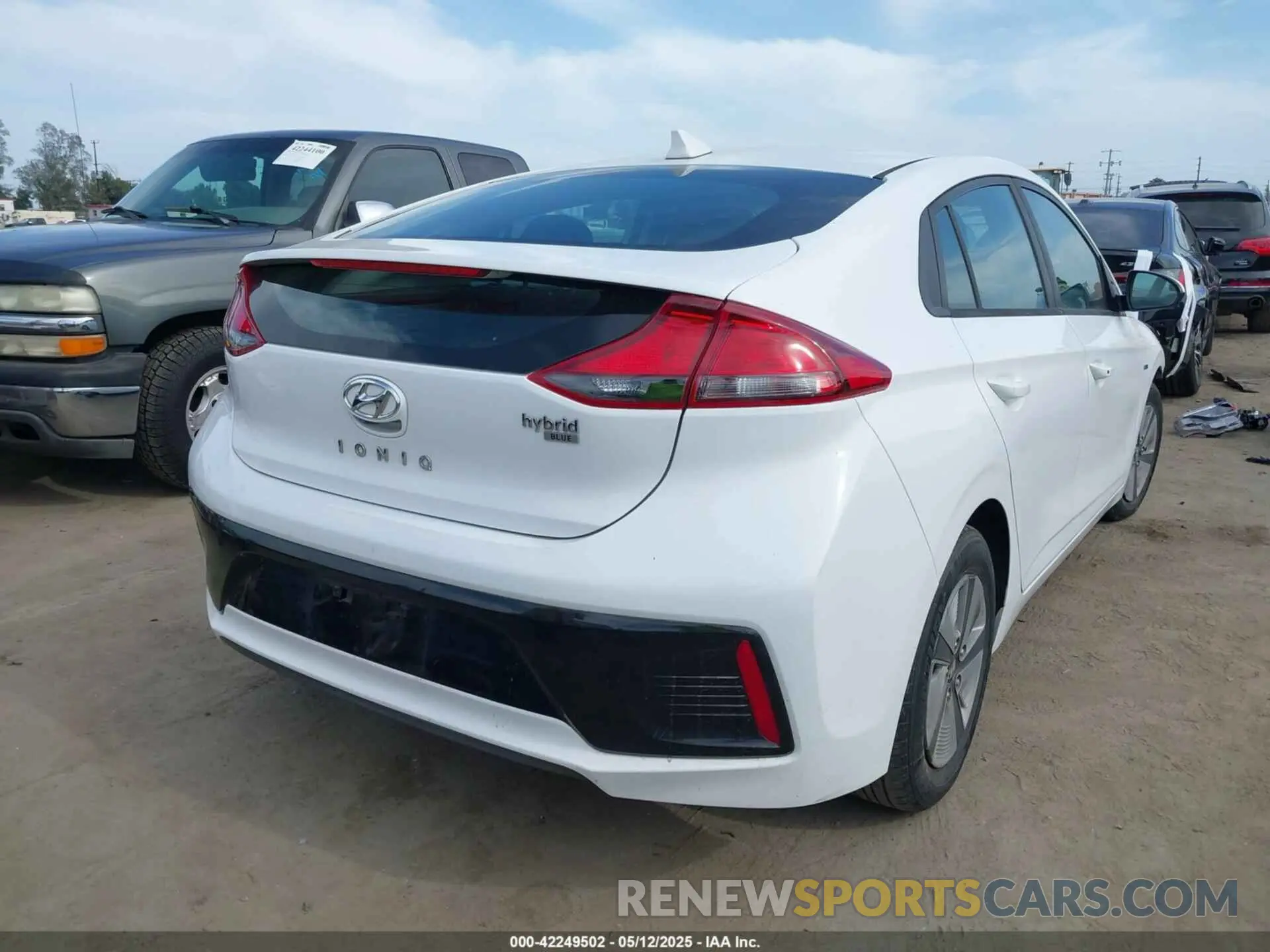 4 Photograph of a damaged car KMHC65LC3KU179902 HYUNDAI IONIQ HYBRID 2019