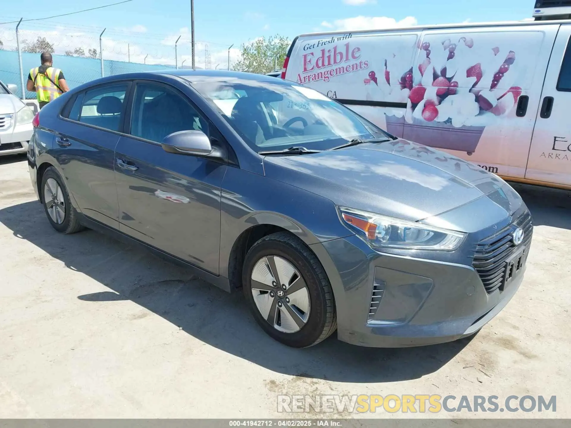 1 Photograph of a damaged car KMHC65LC4KU162428 HYUNDAI IONIQ HYBRID 2019