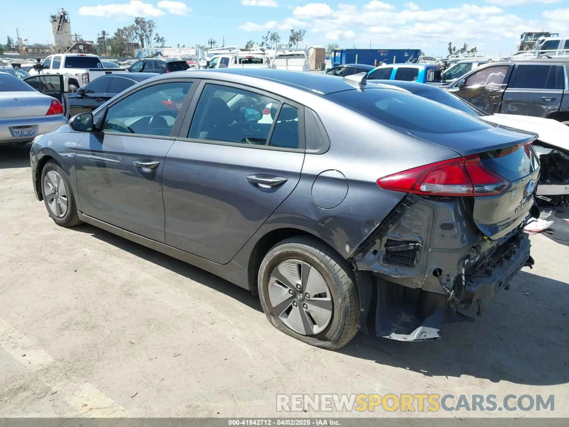3 Photograph of a damaged car KMHC65LC4KU162428 HYUNDAI IONIQ HYBRID 2019