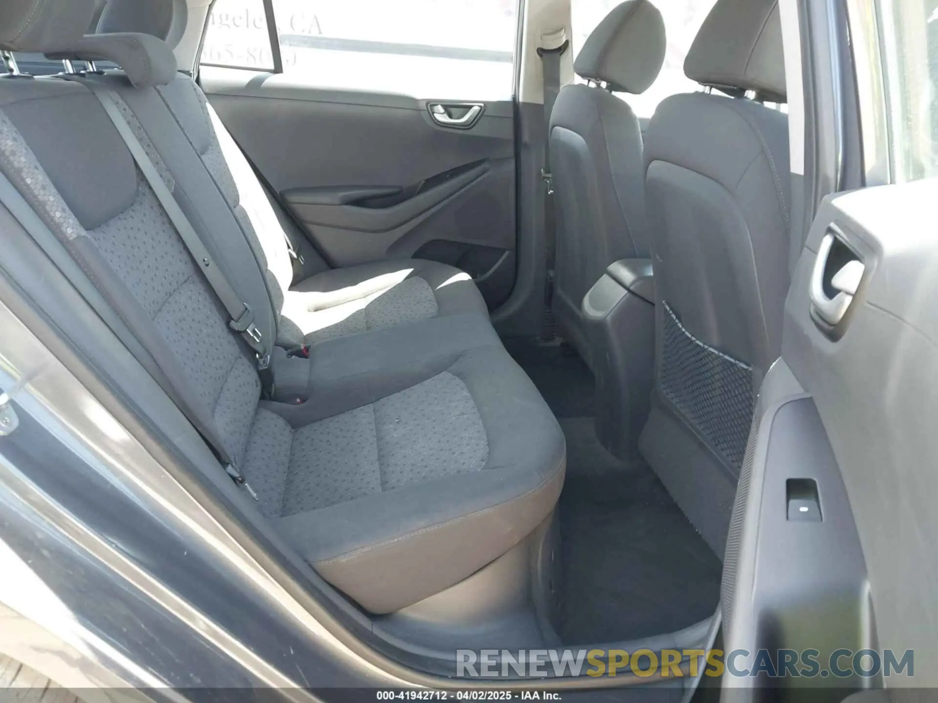 8 Photograph of a damaged car KMHC65LC4KU162428 HYUNDAI IONIQ HYBRID 2019