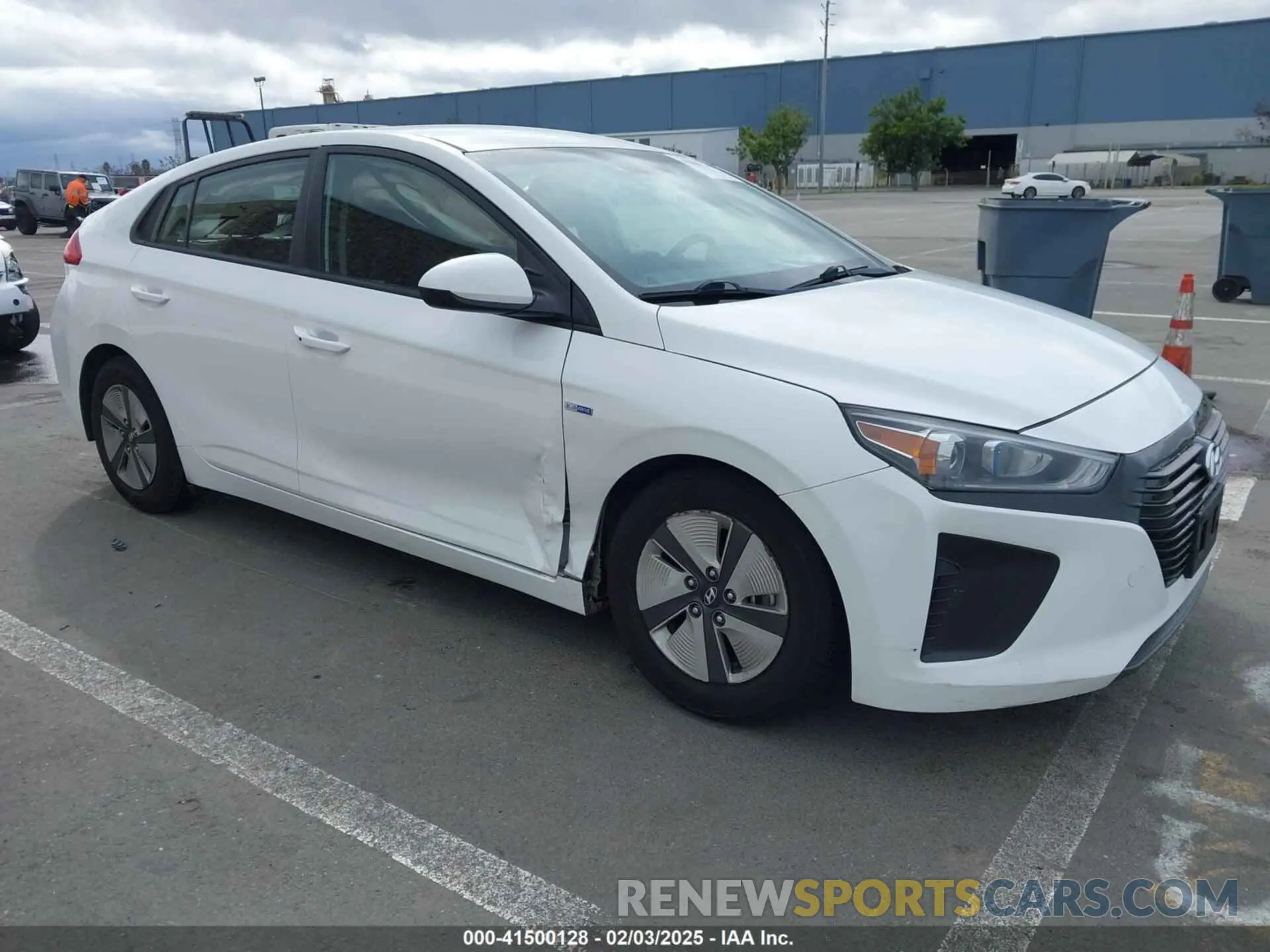 1 Photograph of a damaged car KMHC65LC5KU168562 HYUNDAI IONIQ HYBRID 2019