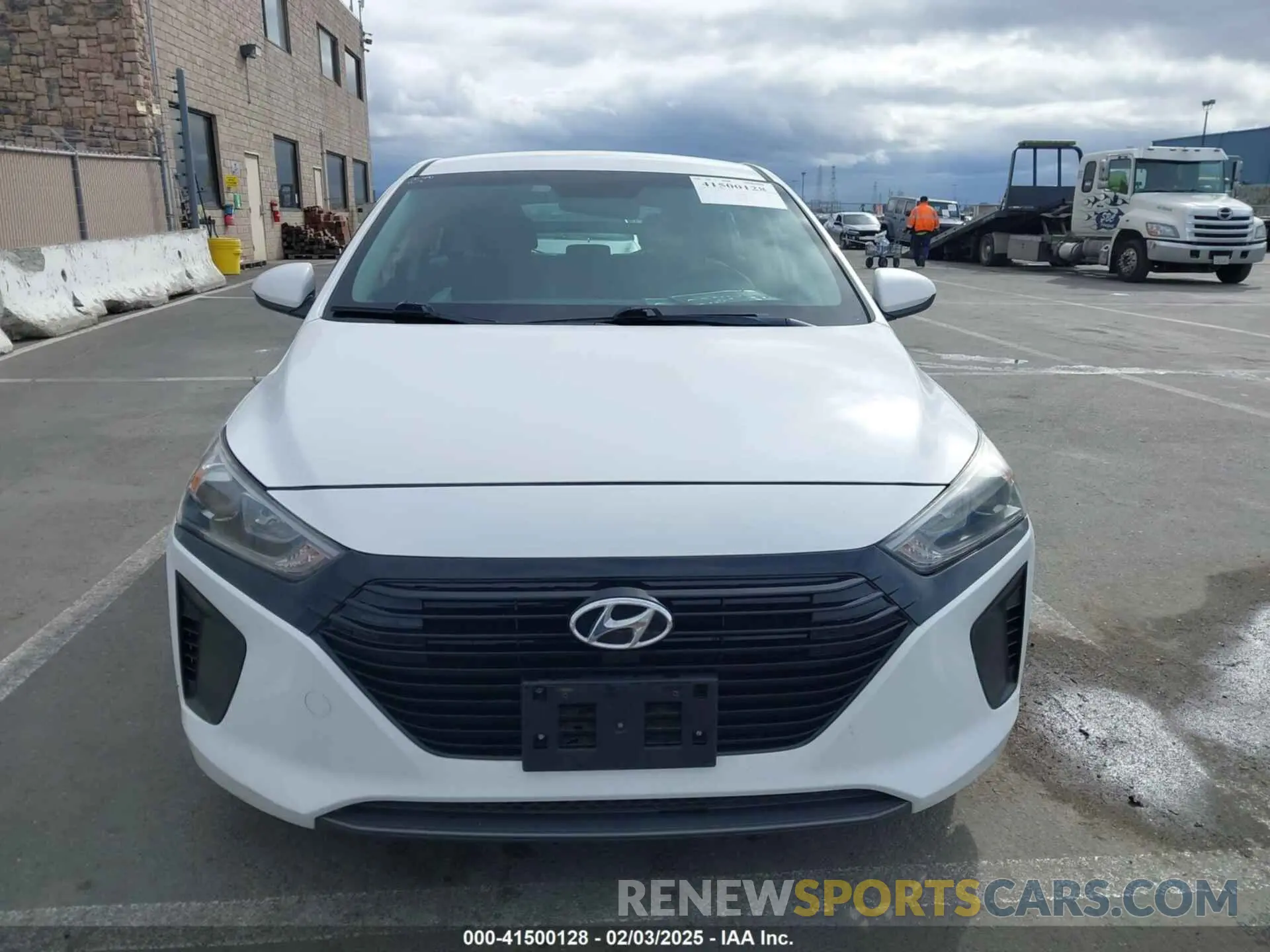 12 Photograph of a damaged car KMHC65LC5KU168562 HYUNDAI IONIQ HYBRID 2019