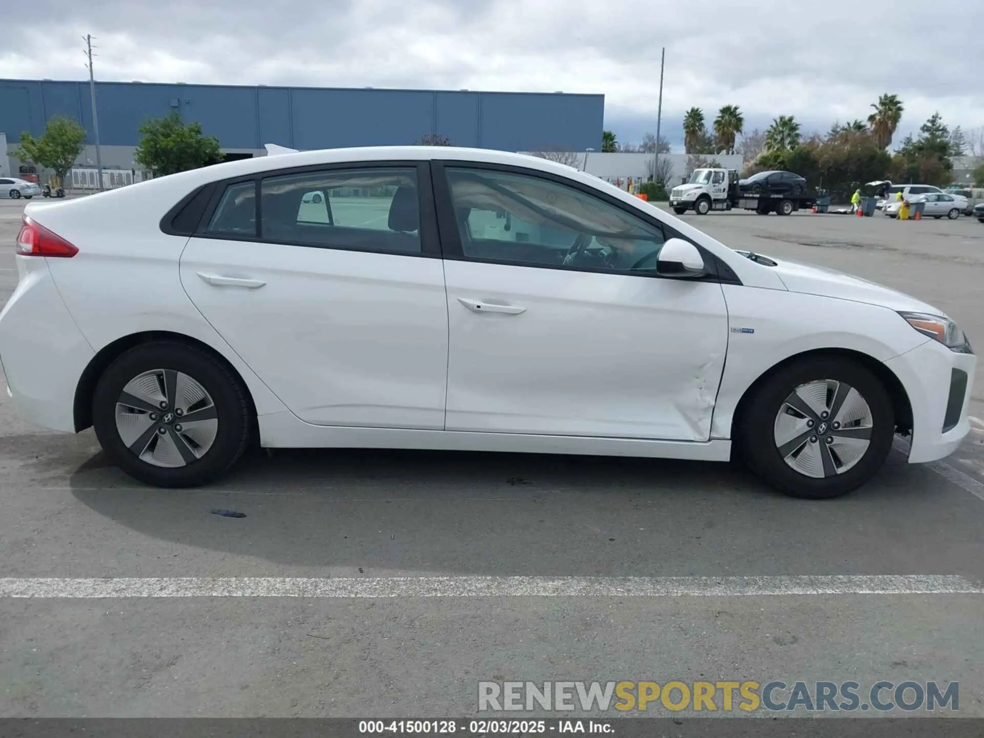 13 Photograph of a damaged car KMHC65LC5KU168562 HYUNDAI IONIQ HYBRID 2019
