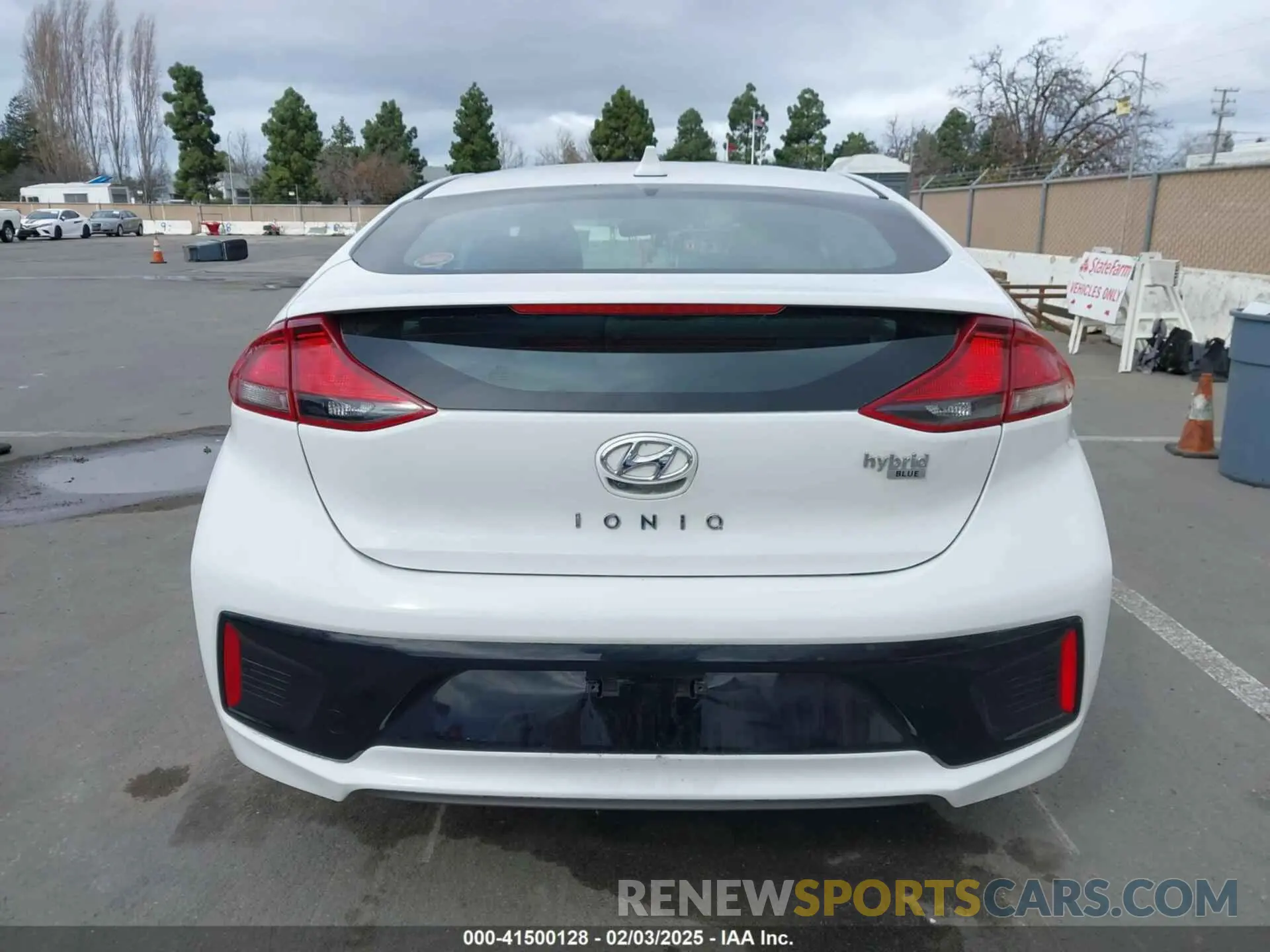 16 Photograph of a damaged car KMHC65LC5KU168562 HYUNDAI IONIQ HYBRID 2019