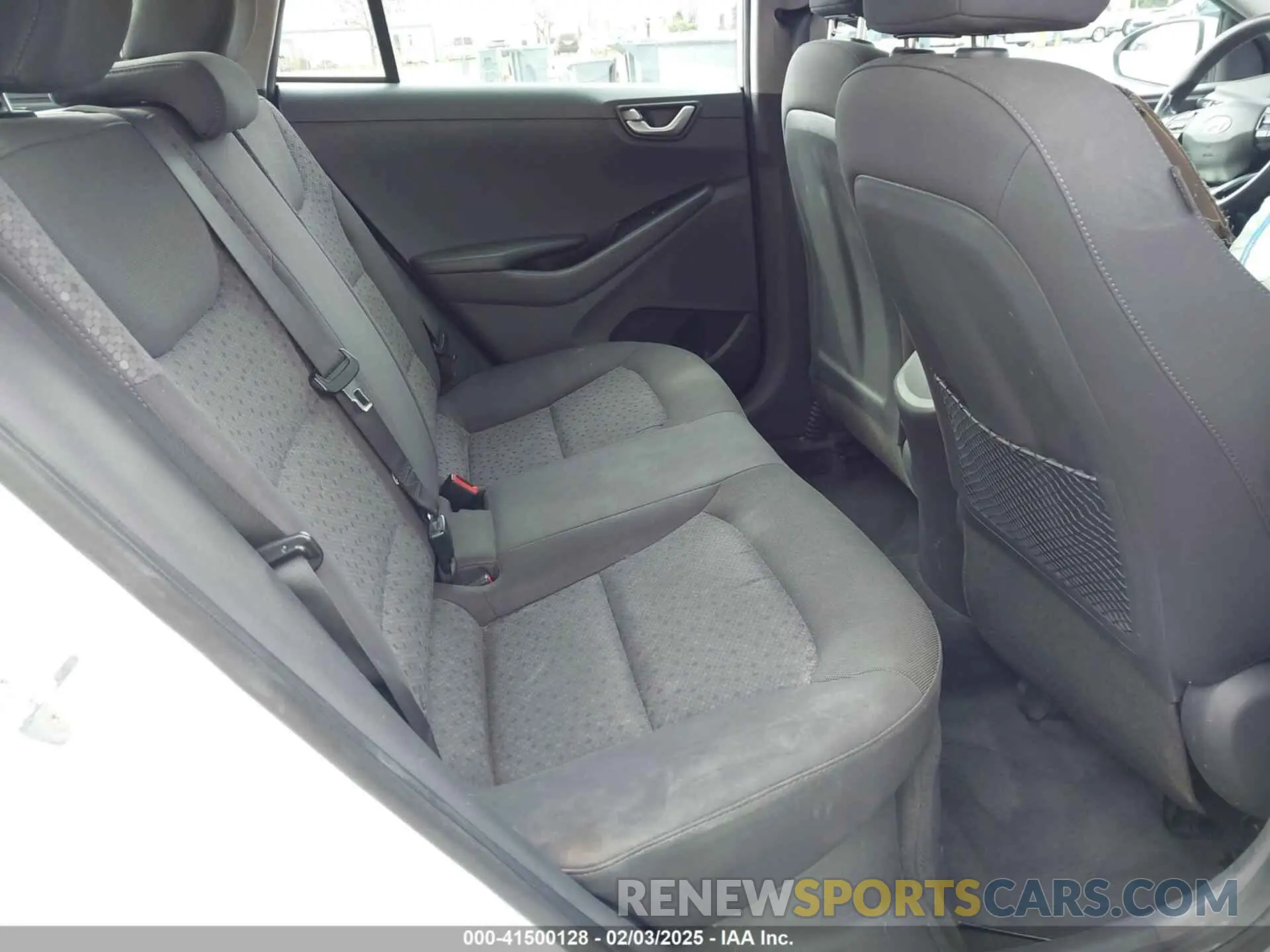 8 Photograph of a damaged car KMHC65LC5KU168562 HYUNDAI IONIQ HYBRID 2019