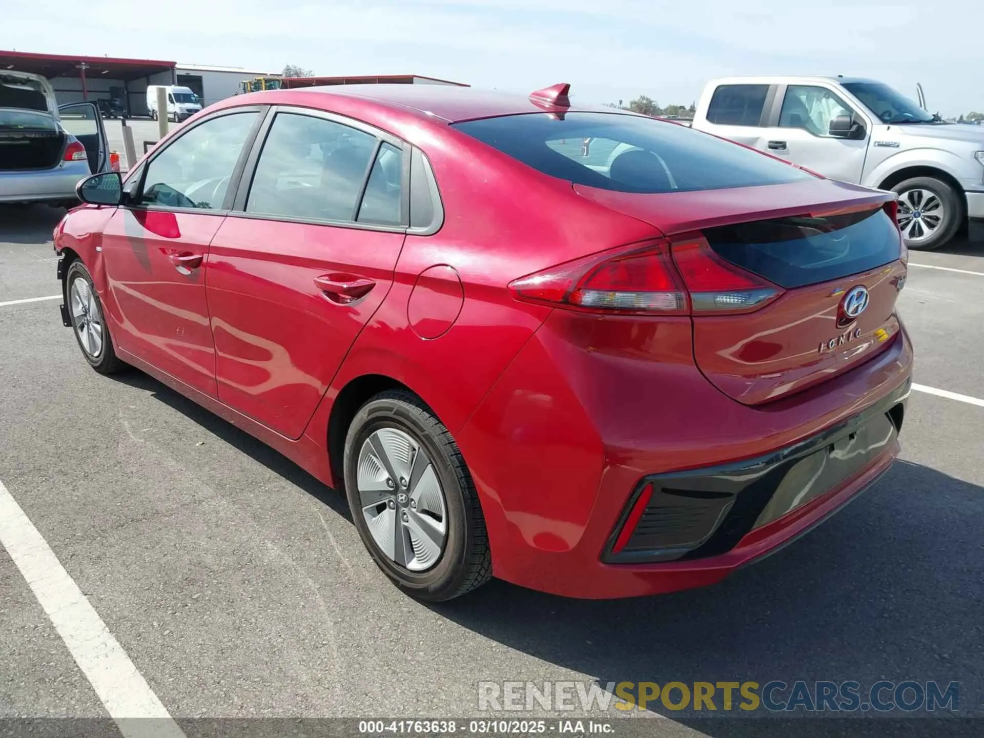 3 Photograph of a damaged car KMHC65LC5KU170876 HYUNDAI IONIQ HYBRID 2019