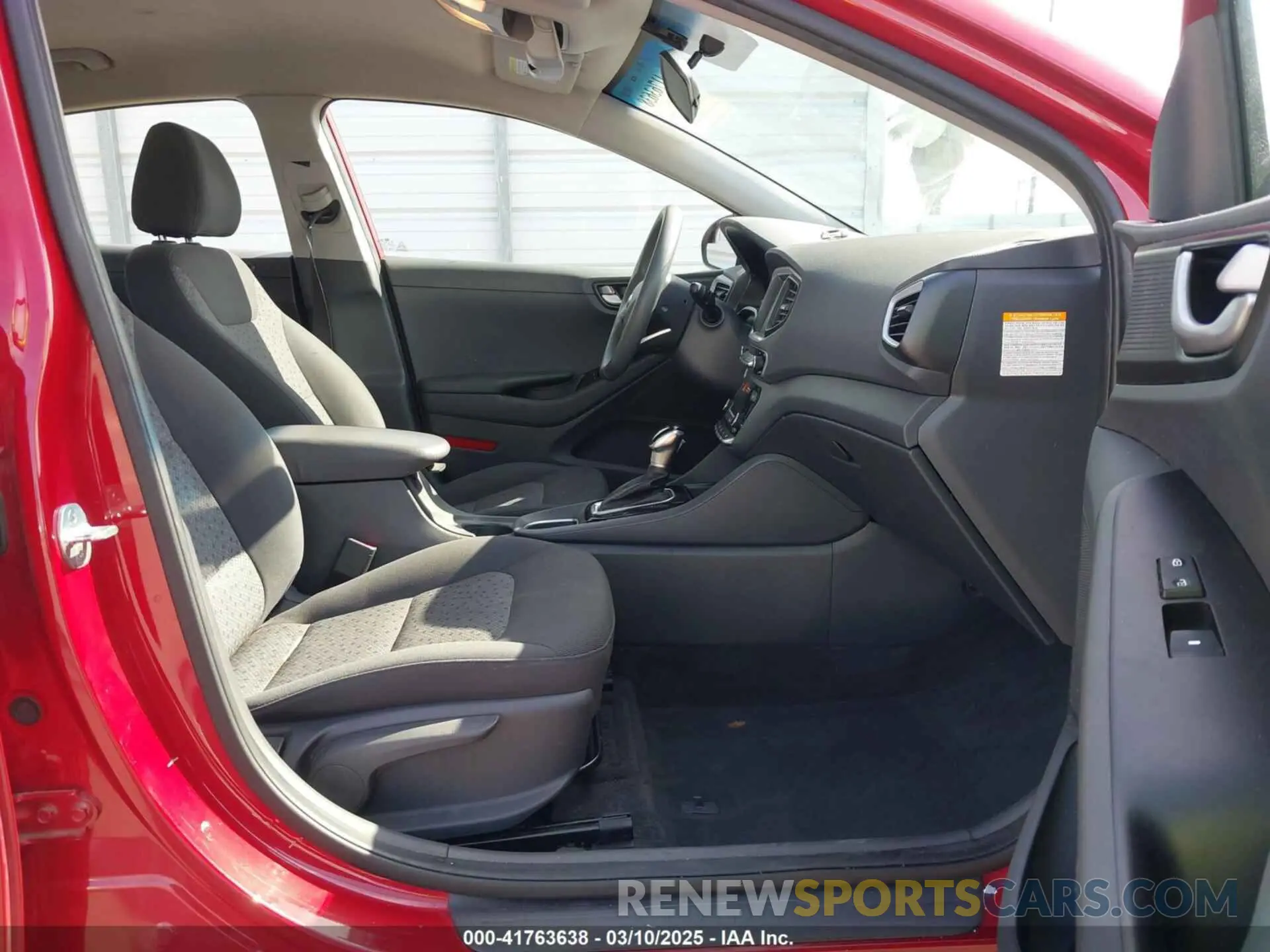 5 Photograph of a damaged car KMHC65LC5KU170876 HYUNDAI IONIQ HYBRID 2019