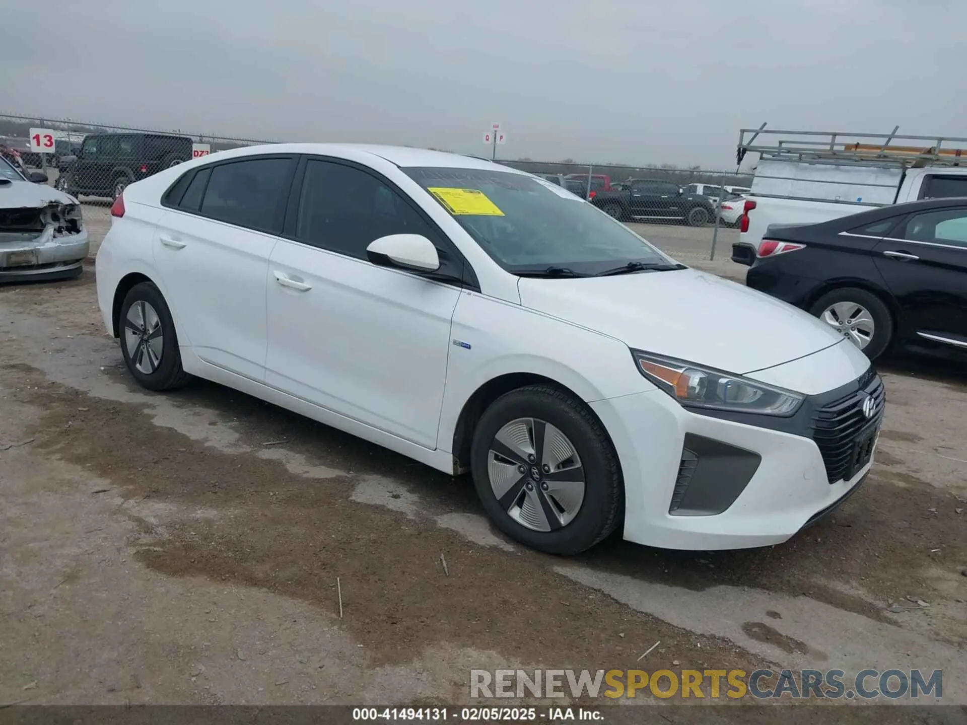 1 Photograph of a damaged car KMHC65LC6KU111920 HYUNDAI IONIQ HYBRID 2019