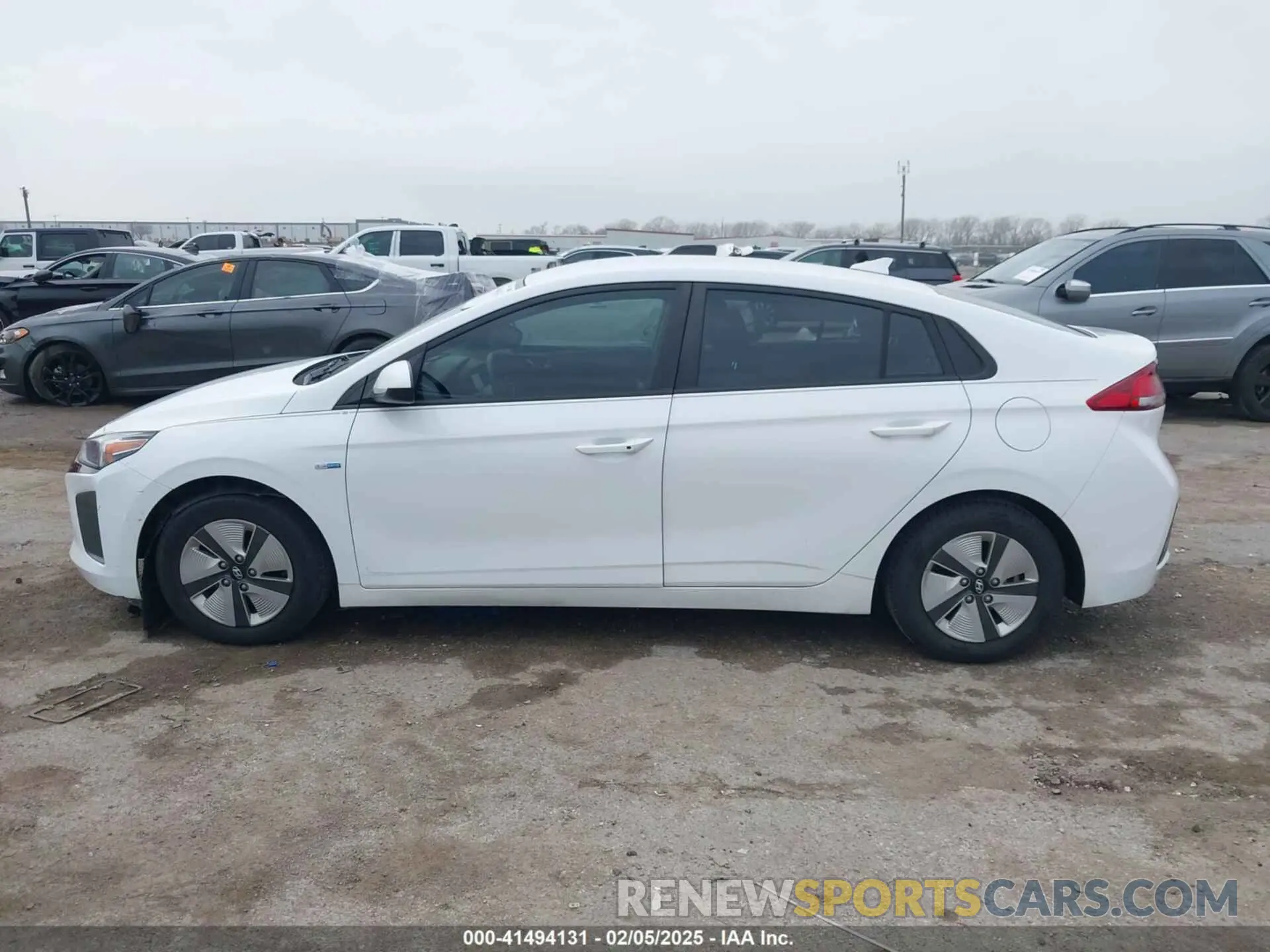 14 Photograph of a damaged car KMHC65LC6KU111920 HYUNDAI IONIQ HYBRID 2019