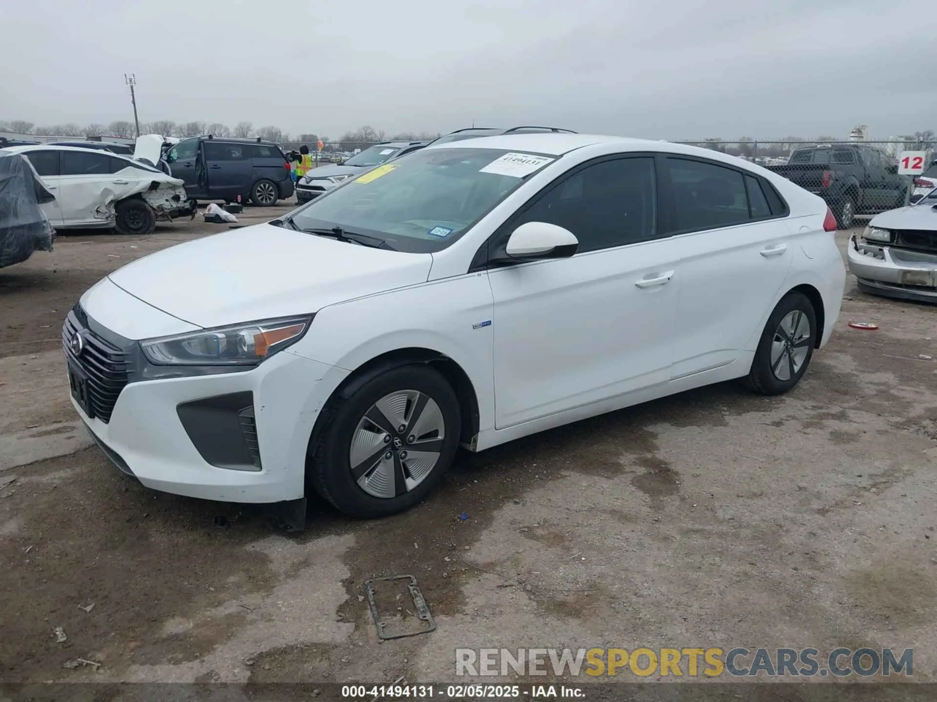 2 Photograph of a damaged car KMHC65LC6KU111920 HYUNDAI IONIQ HYBRID 2019
