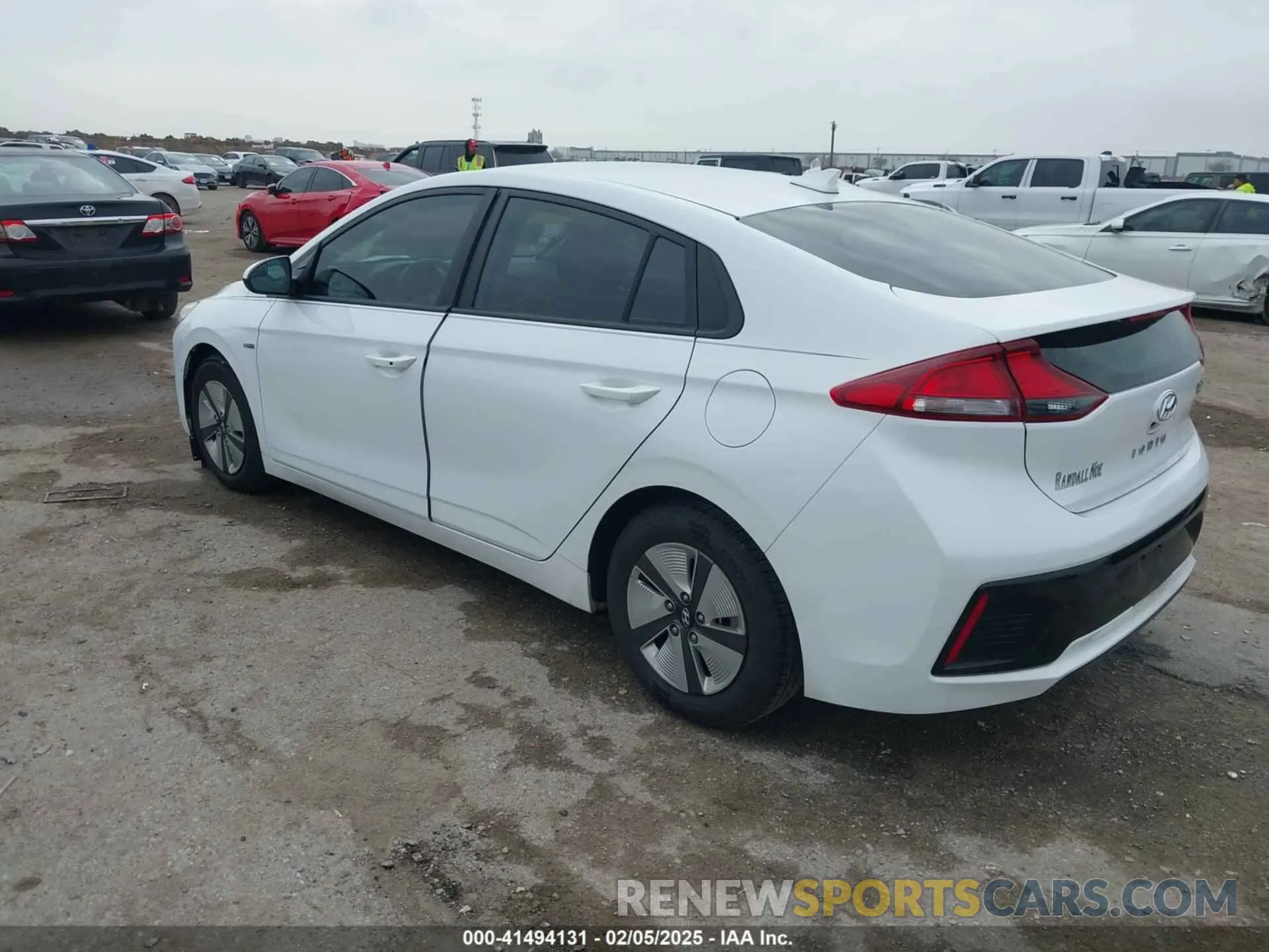 3 Photograph of a damaged car KMHC65LC6KU111920 HYUNDAI IONIQ HYBRID 2019