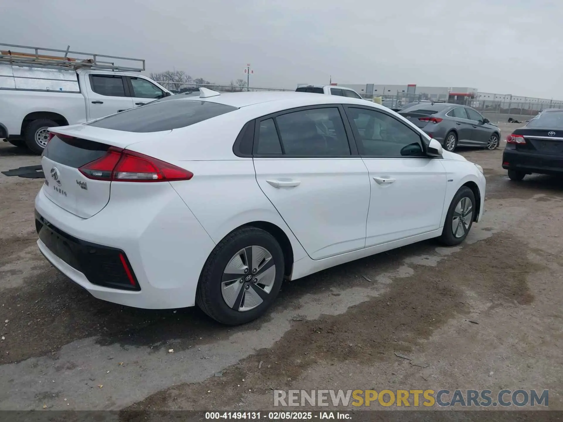 4 Photograph of a damaged car KMHC65LC6KU111920 HYUNDAI IONIQ HYBRID 2019