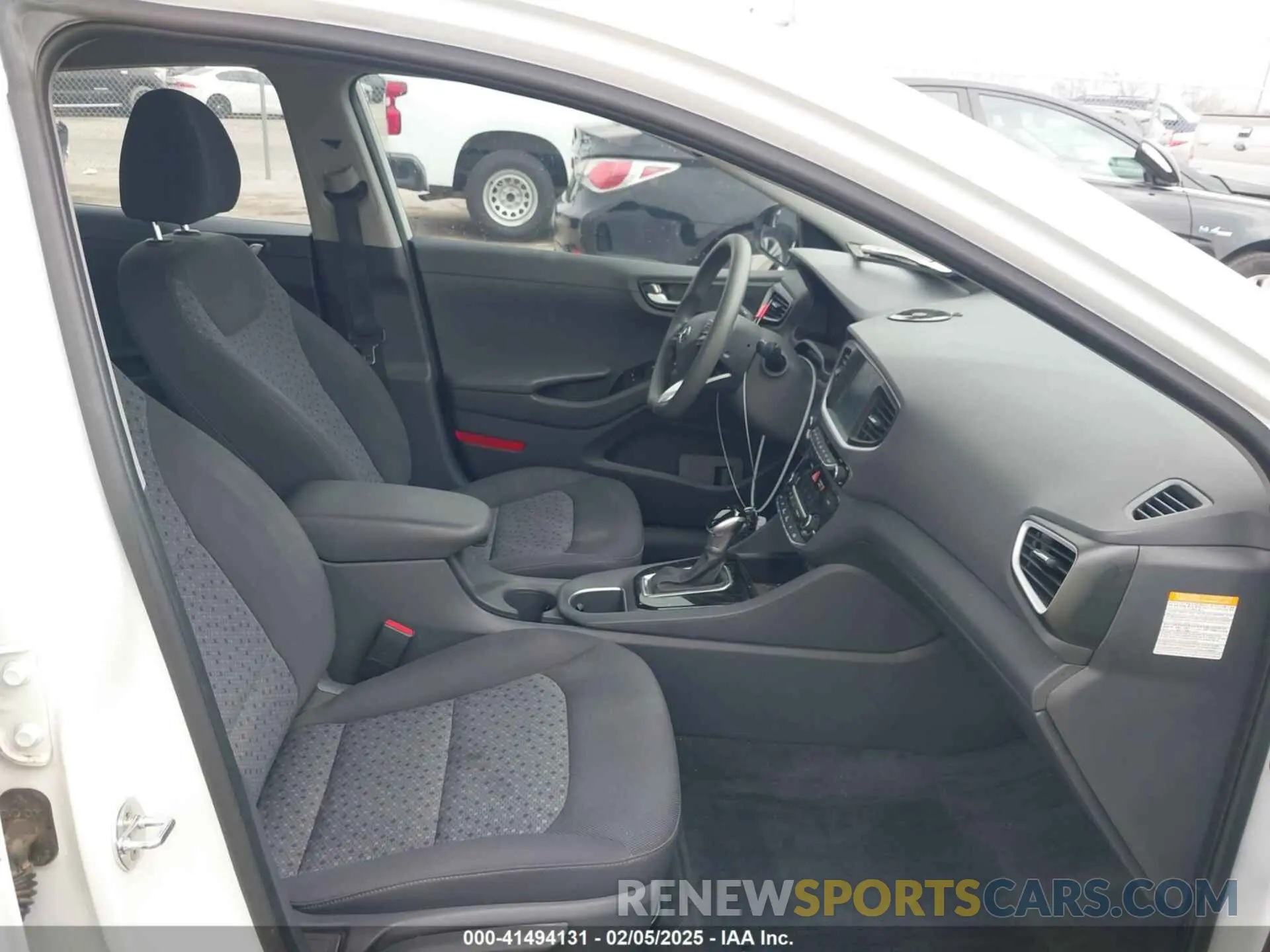 5 Photograph of a damaged car KMHC65LC6KU111920 HYUNDAI IONIQ HYBRID 2019