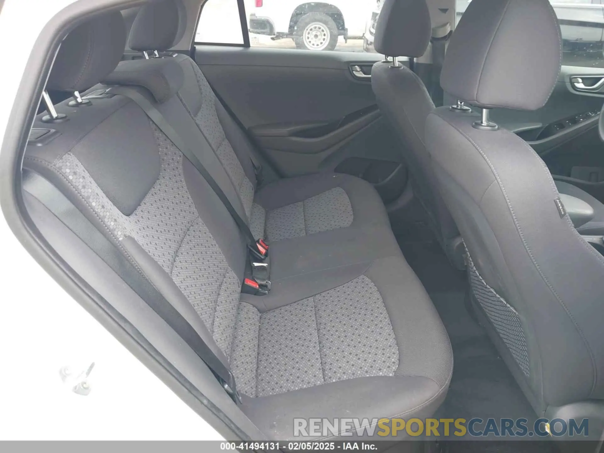 8 Photograph of a damaged car KMHC65LC6KU111920 HYUNDAI IONIQ HYBRID 2019