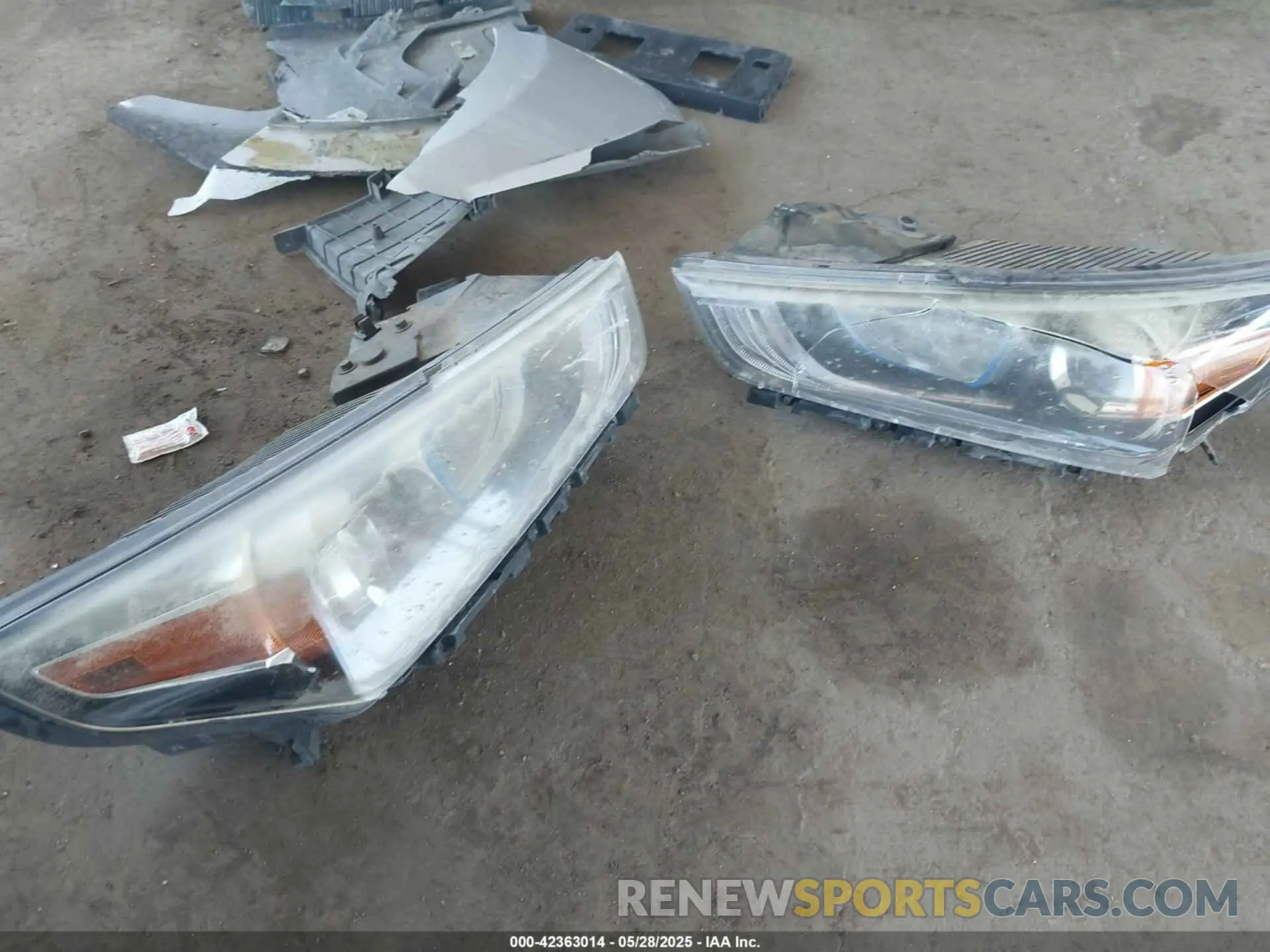 12 Photograph of a damaged car KMHC65LC6KU124652 HYUNDAI IONIQ HYBRID 2019