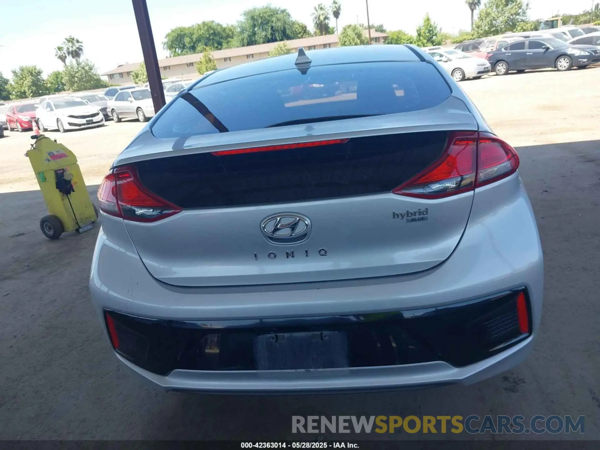 17 Photograph of a damaged car KMHC65LC6KU124652 HYUNDAI IONIQ HYBRID 2019