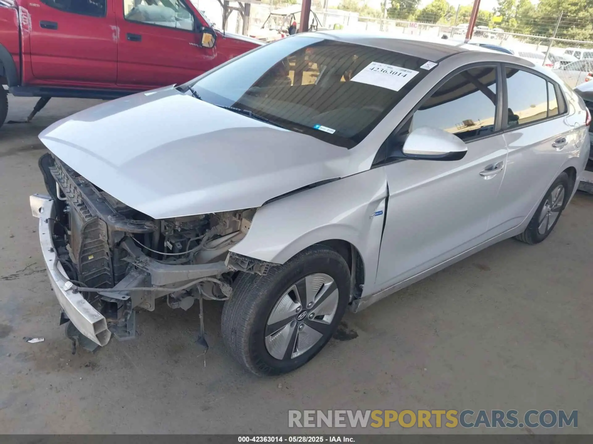 2 Photograph of a damaged car KMHC65LC6KU124652 HYUNDAI IONIQ HYBRID 2019