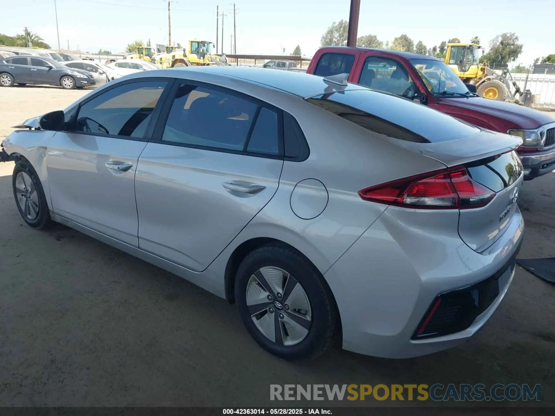 3 Photograph of a damaged car KMHC65LC6KU124652 HYUNDAI IONIQ HYBRID 2019