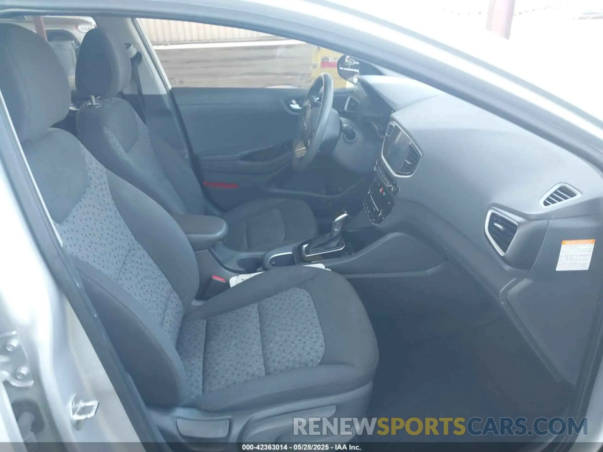5 Photograph of a damaged car KMHC65LC6KU124652 HYUNDAI IONIQ HYBRID 2019