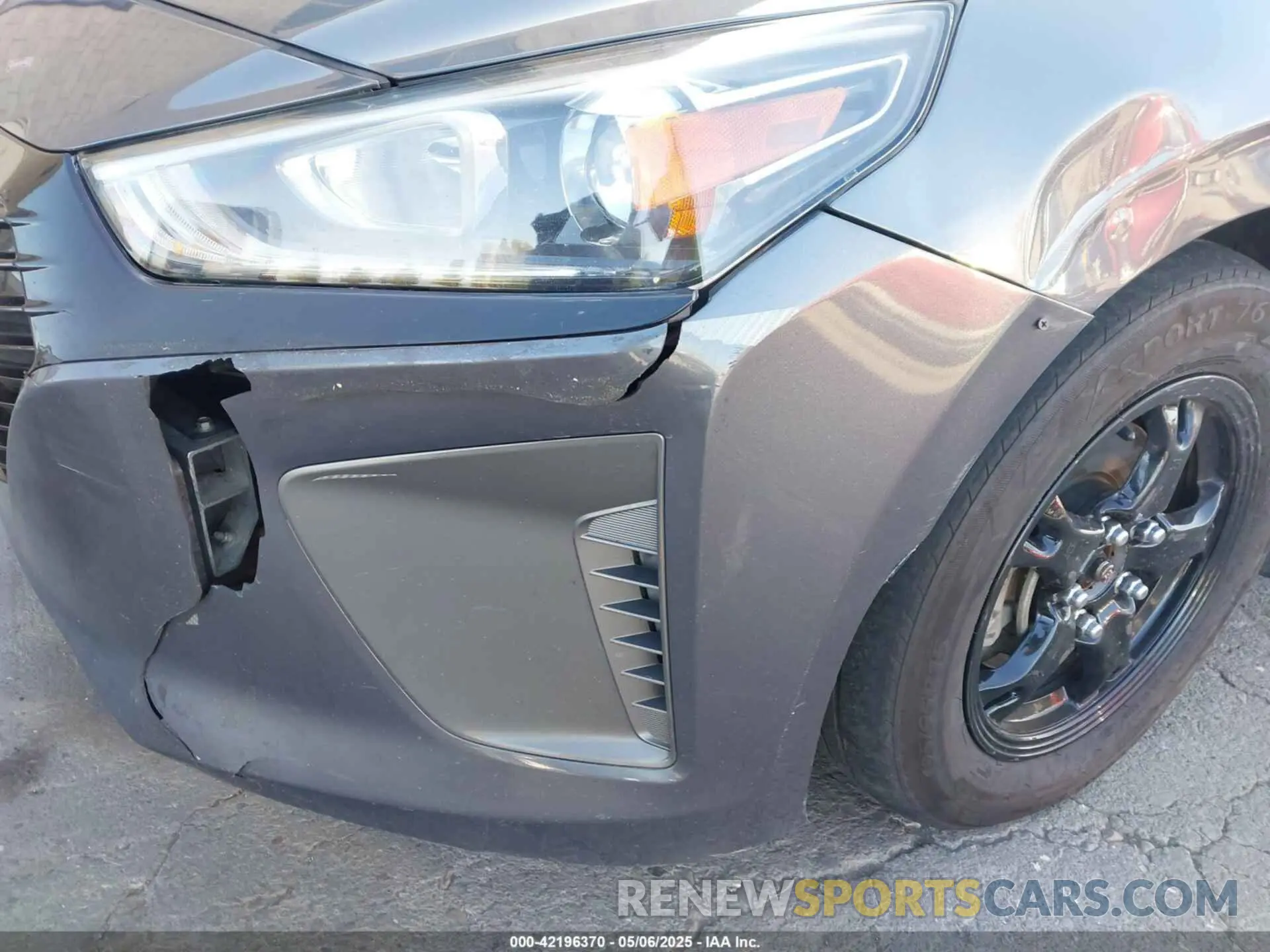 19 Photograph of a damaged car KMHC65LC6KU179800 HYUNDAI IONIQ HYBRID 2019