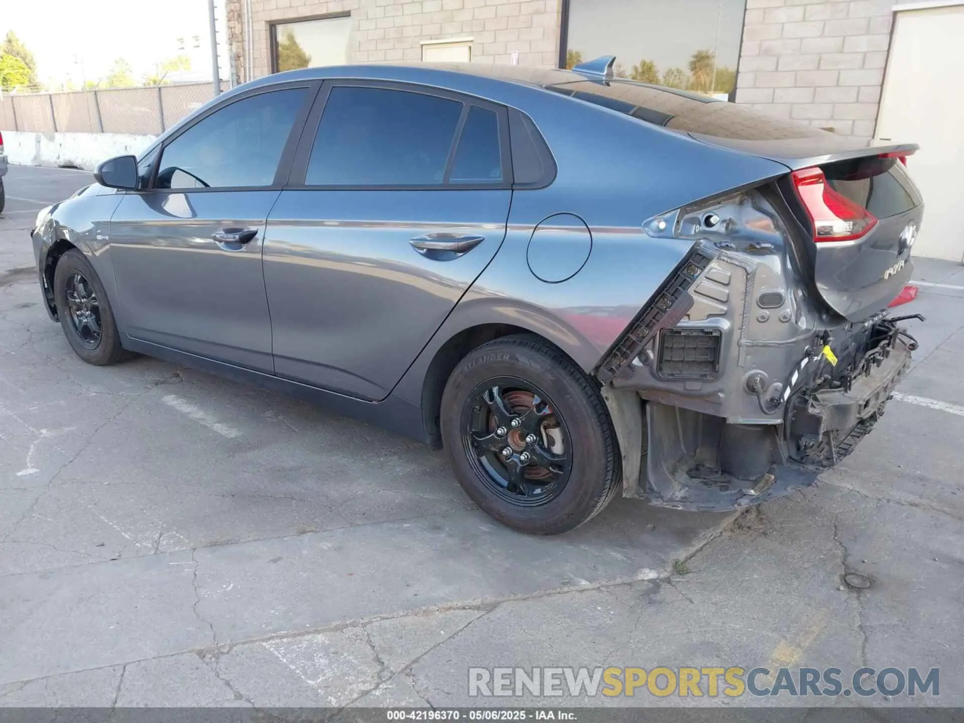 3 Photograph of a damaged car KMHC65LC6KU179800 HYUNDAI IONIQ HYBRID 2019