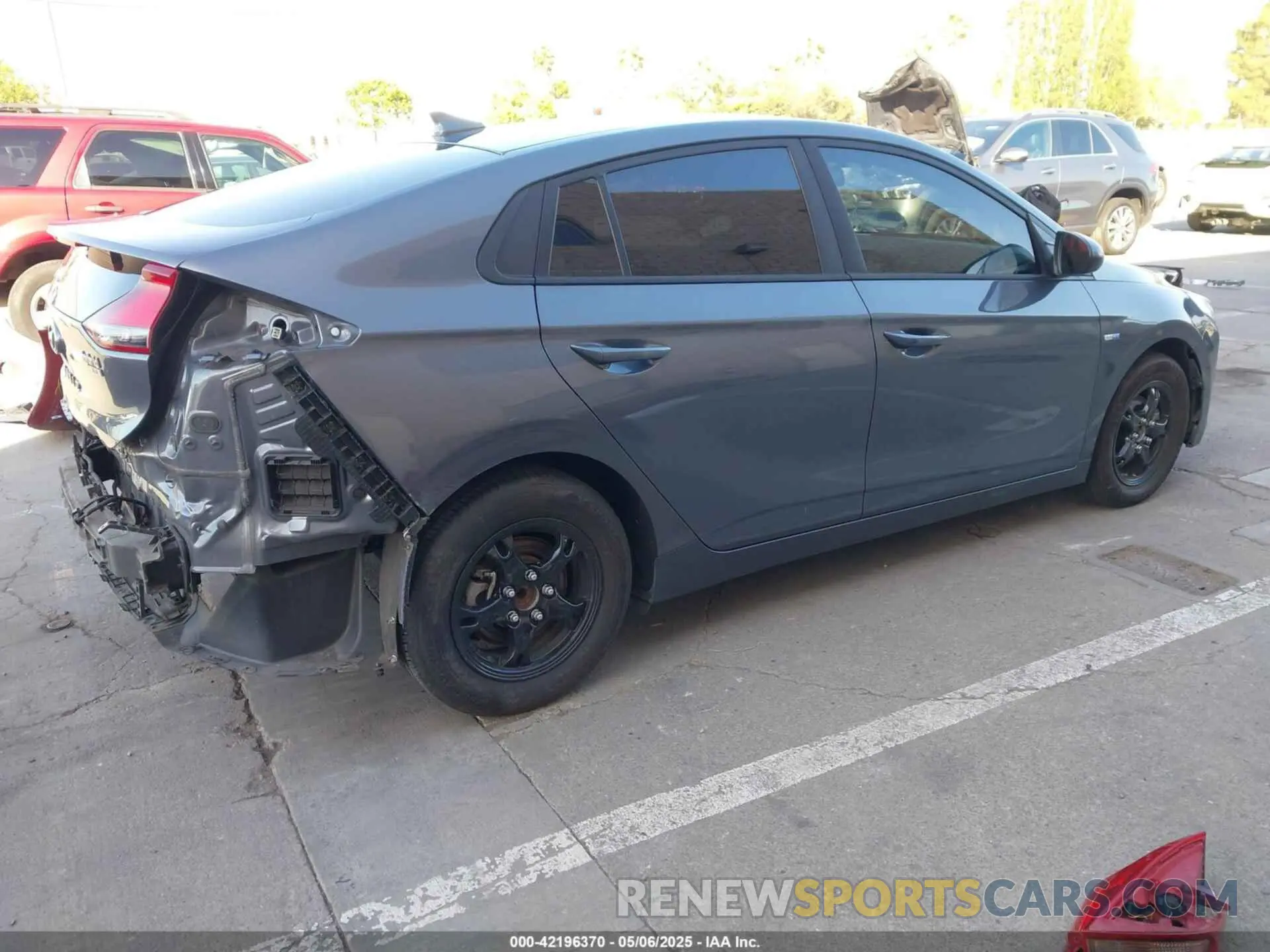 4 Photograph of a damaged car KMHC65LC6KU179800 HYUNDAI IONIQ HYBRID 2019
