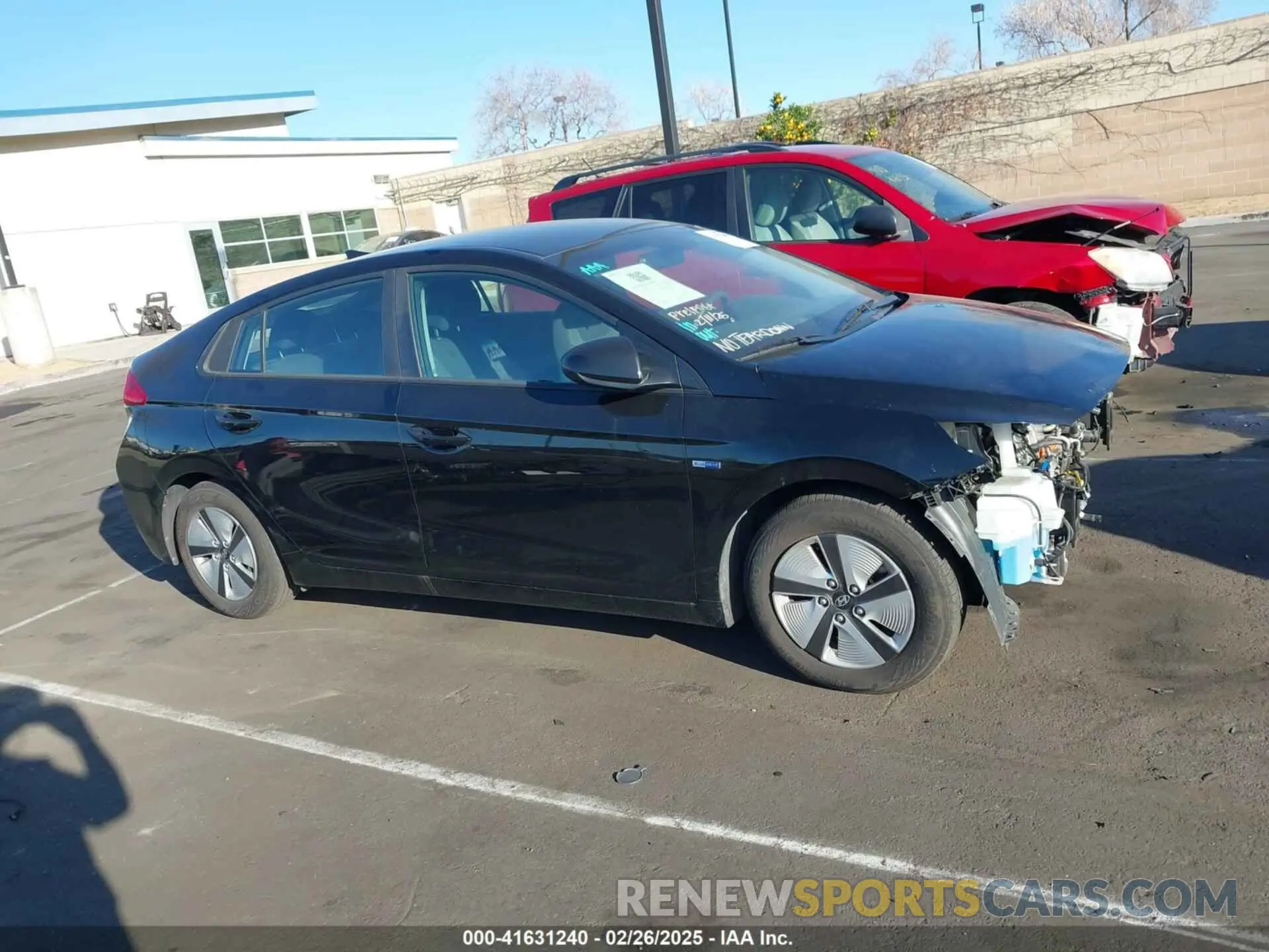 14 Photograph of a damaged car KMHC65LC7KU111411 HYUNDAI IONIQ HYBRID 2019