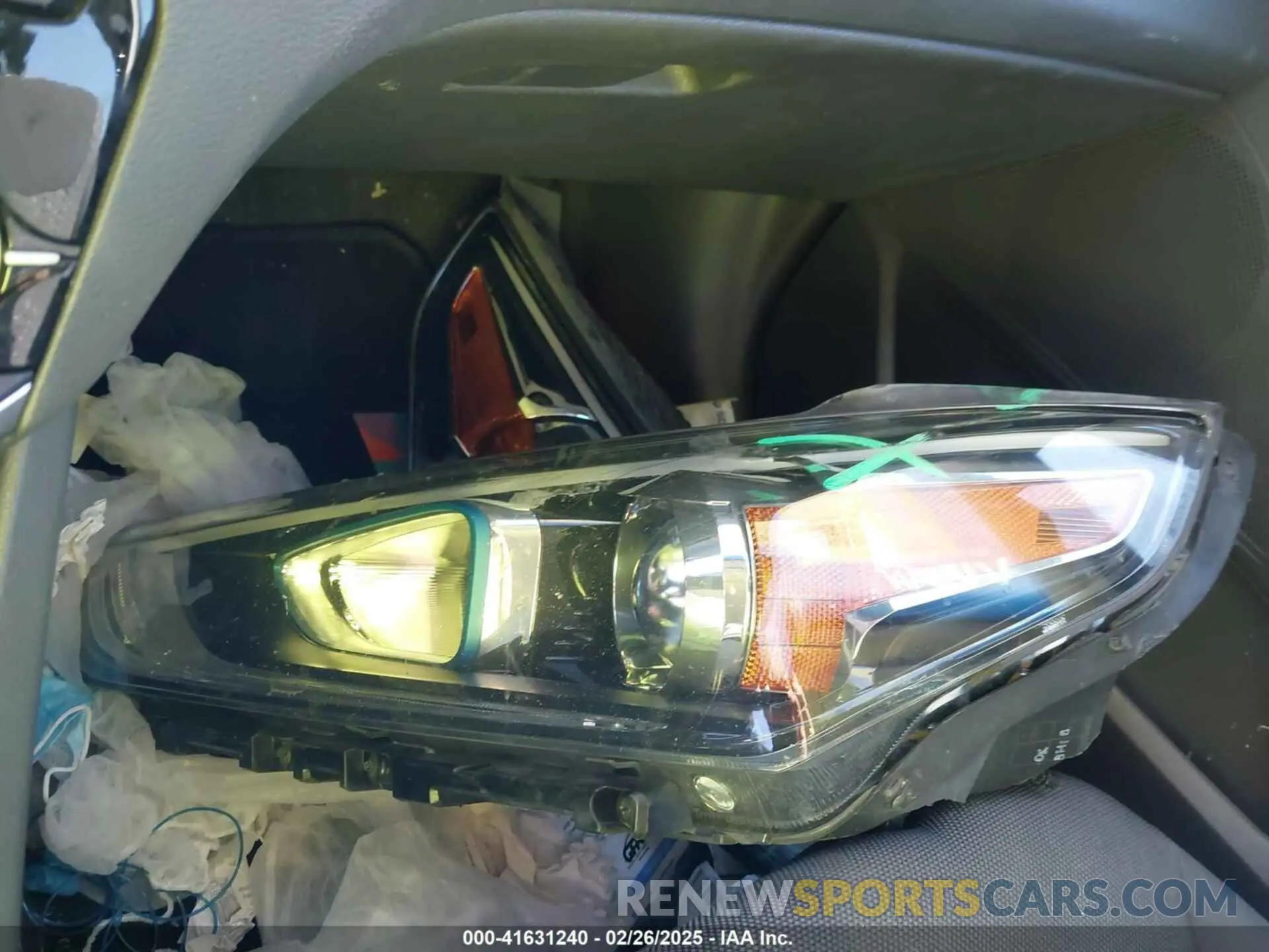 18 Photograph of a damaged car KMHC65LC7KU111411 HYUNDAI IONIQ HYBRID 2019
