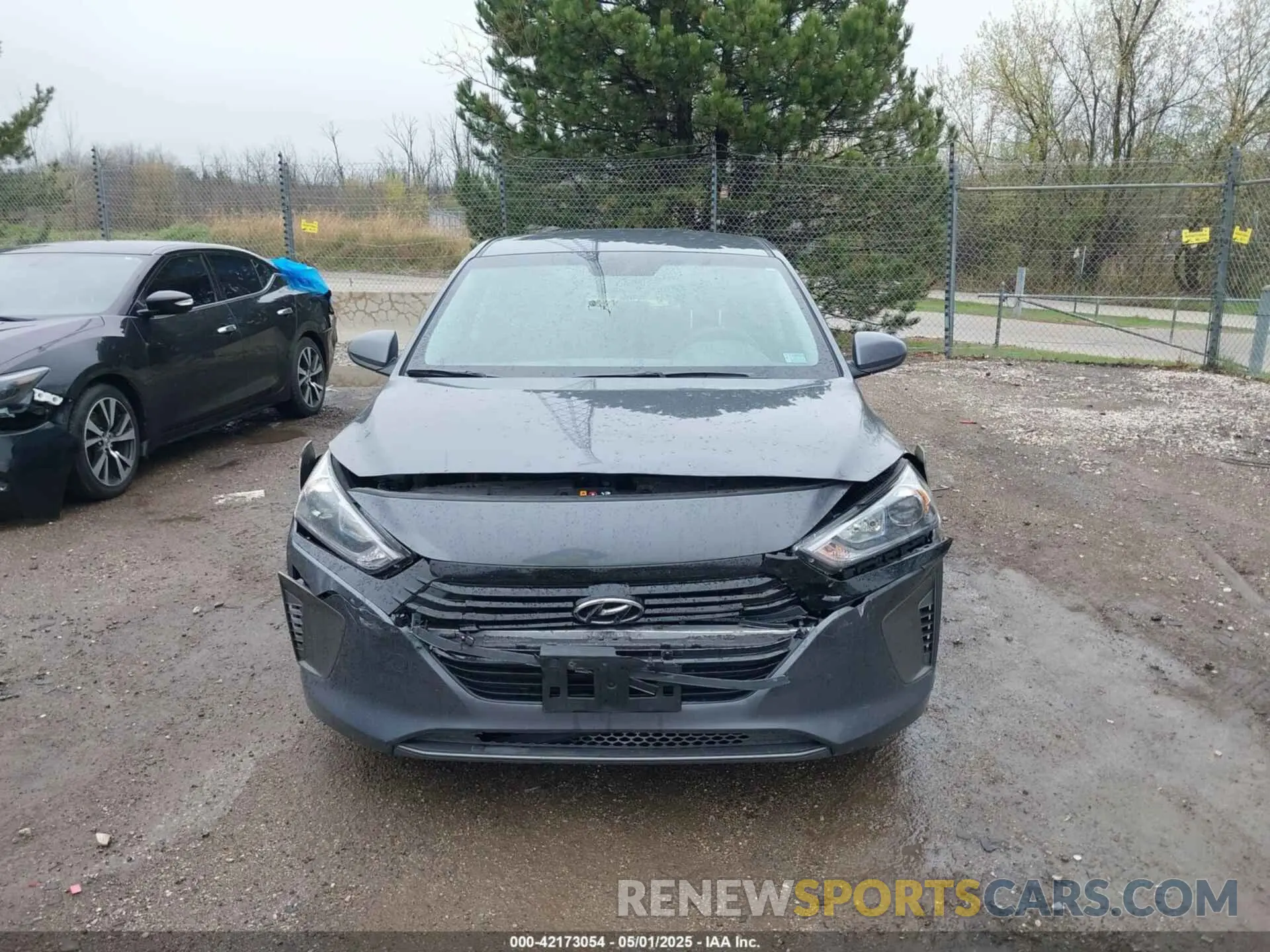 12 Photograph of a damaged car KMHC65LC7KU117578 HYUNDAI IONIQ HYBRID 2019