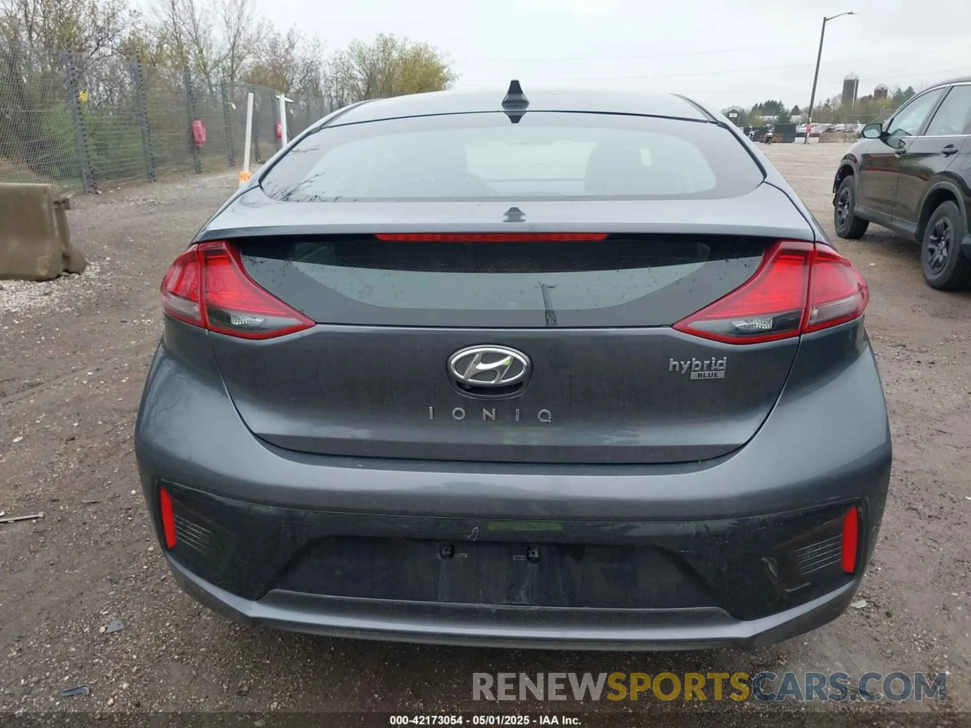 16 Photograph of a damaged car KMHC65LC7KU117578 HYUNDAI IONIQ HYBRID 2019