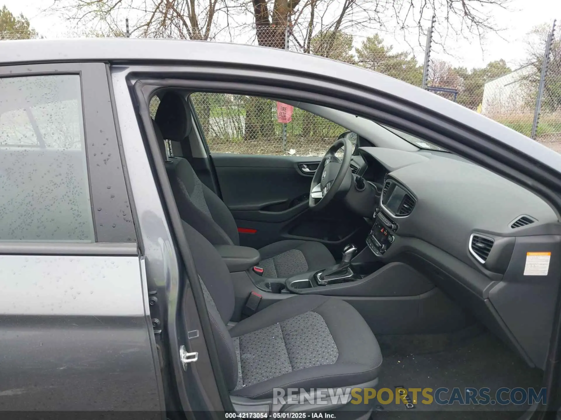 5 Photograph of a damaged car KMHC65LC7KU117578 HYUNDAI IONIQ HYBRID 2019